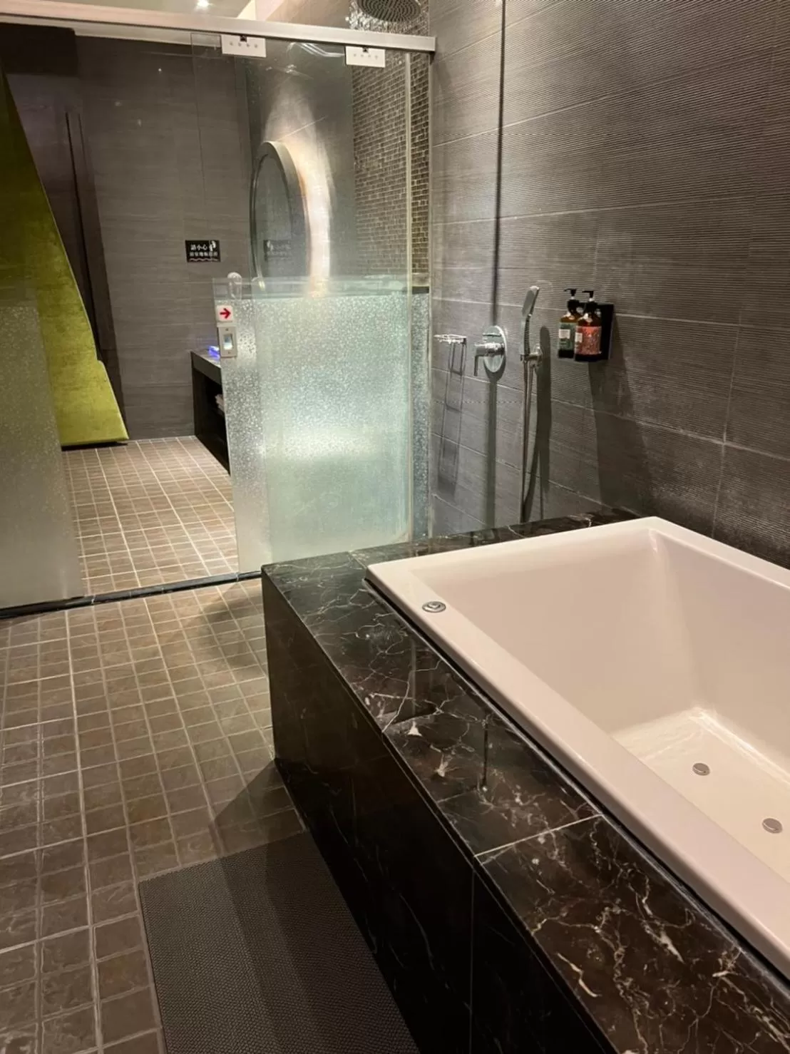 Bathroom in Han Guan Motel