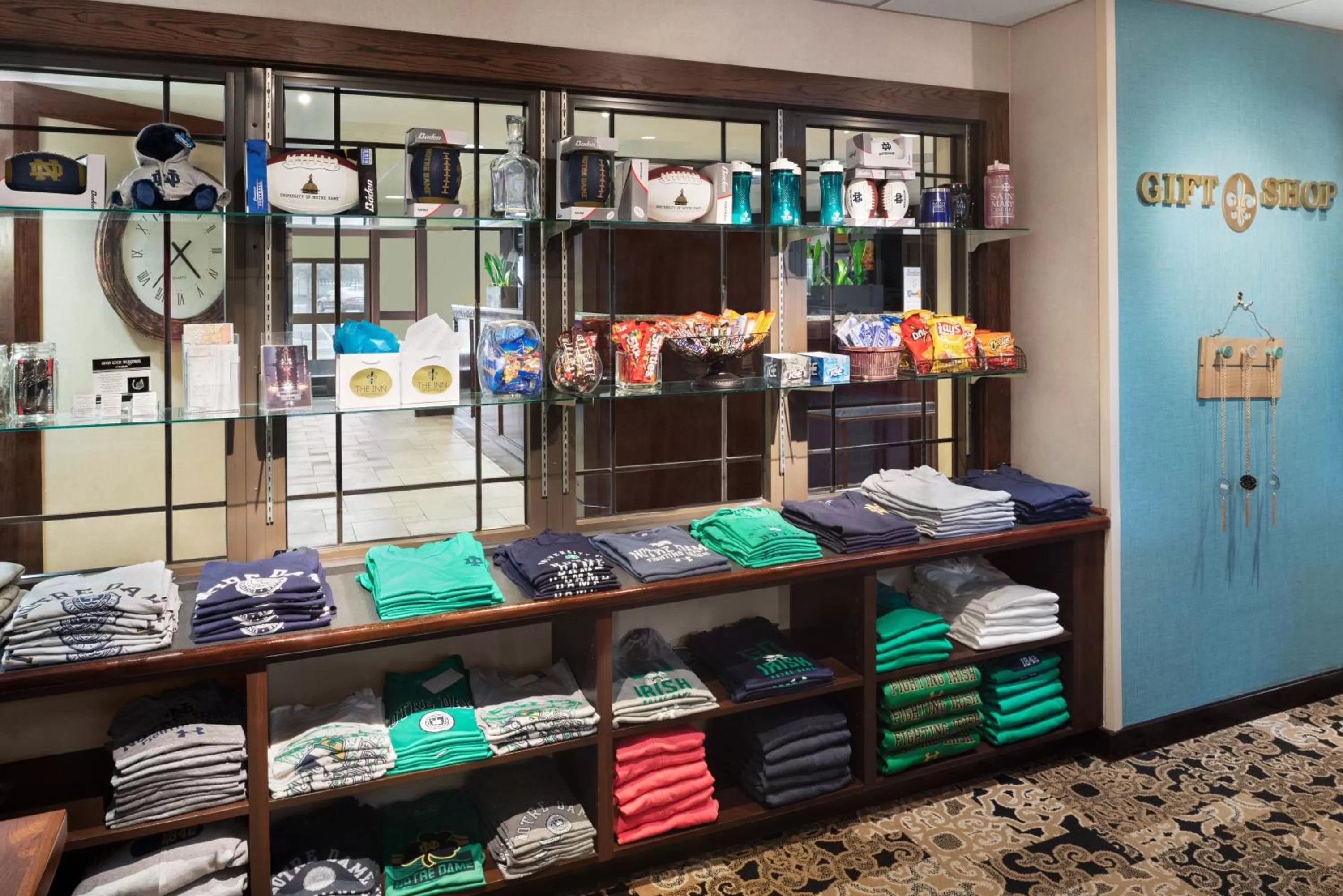 Shopping Area in The Inn at Saint Mary's