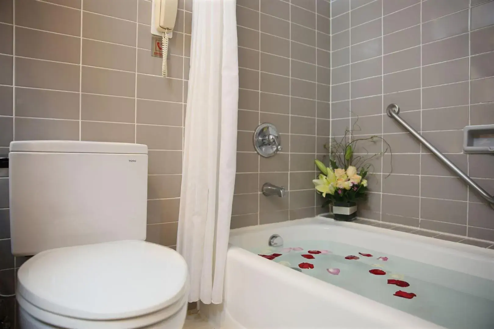 Superior Twin Room in Felicity Hotel Shenzhen, Luohu Railway Station Superior Twin Room in Felicity Hotel Shenzhen, Luohu Railway Station