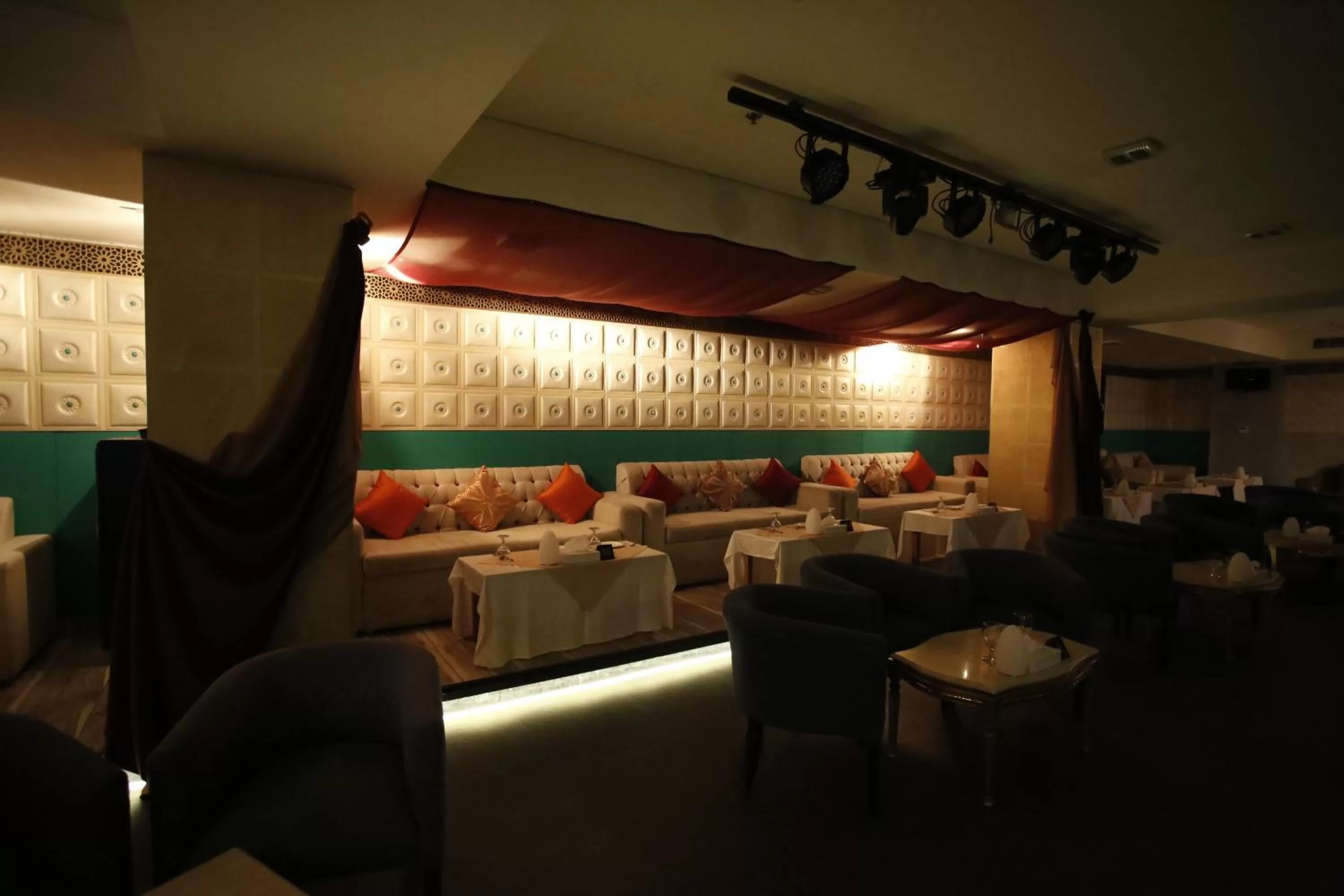 Living room in Crystal Palace Hotel