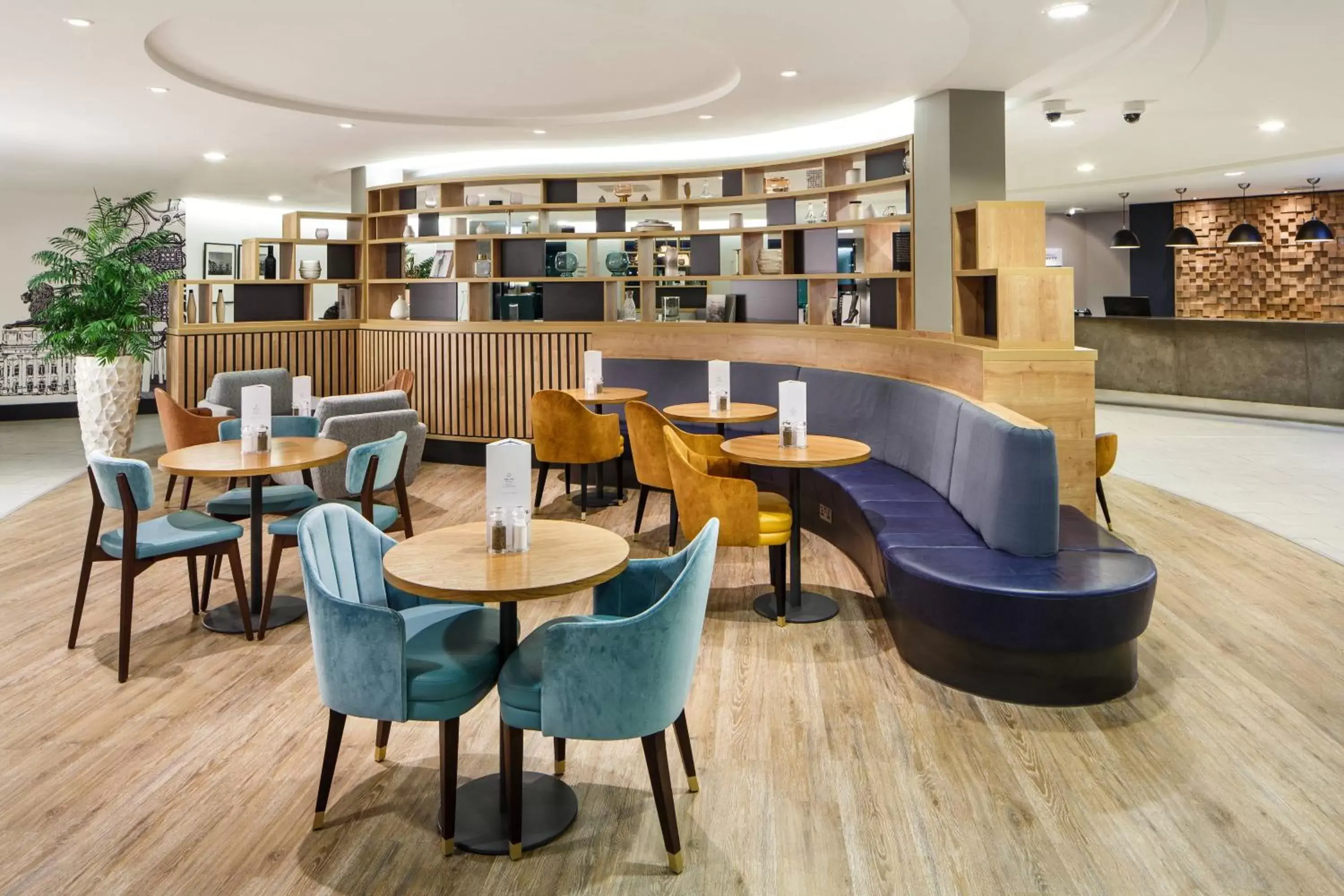 Lobby or reception, Lounge/Bar in Delta Hotels Nottingham Belfry
