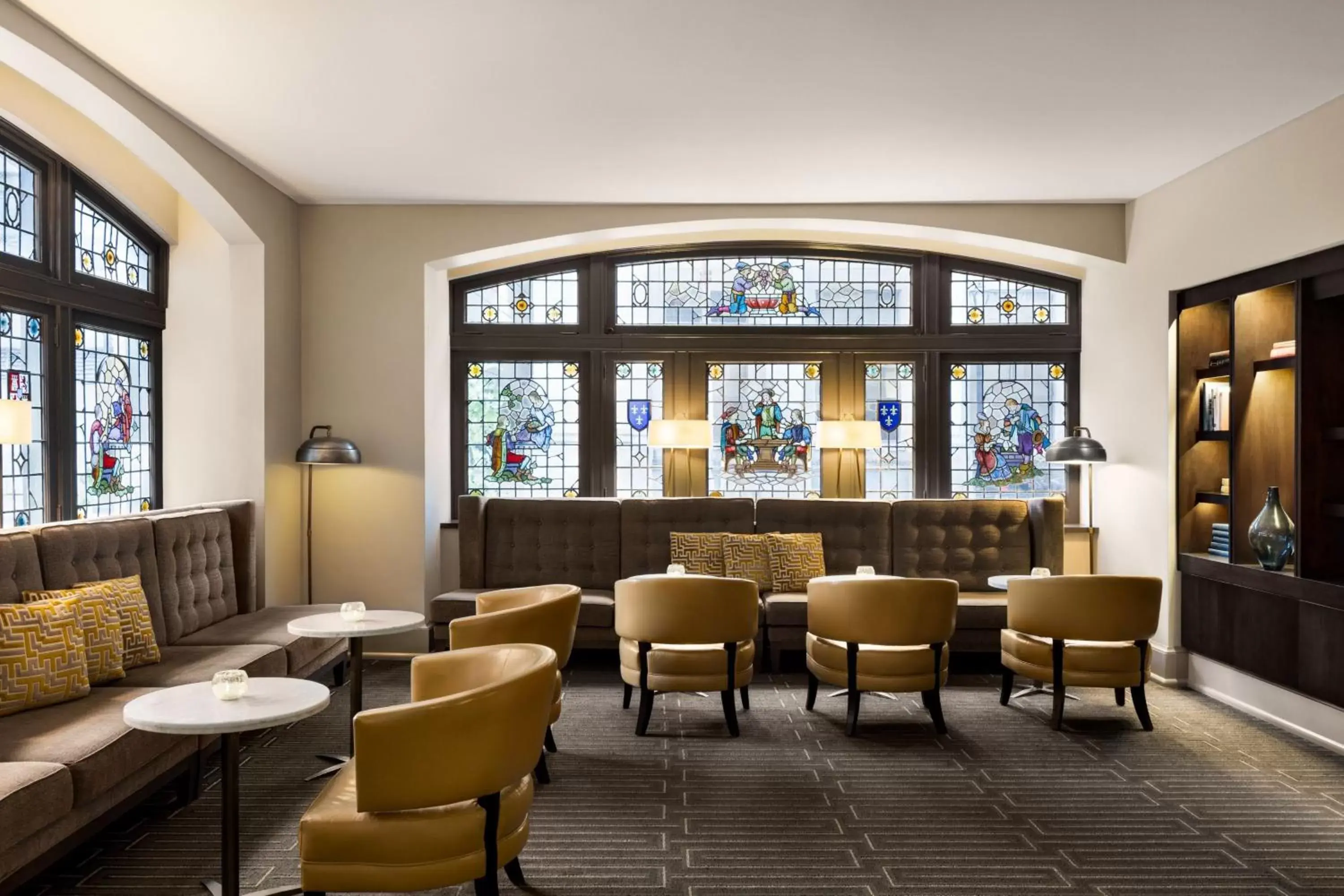 Lobby or reception, Lounge/Bar in Magnolia Hotel St. Louis, a Tribute Portfolio Hotel