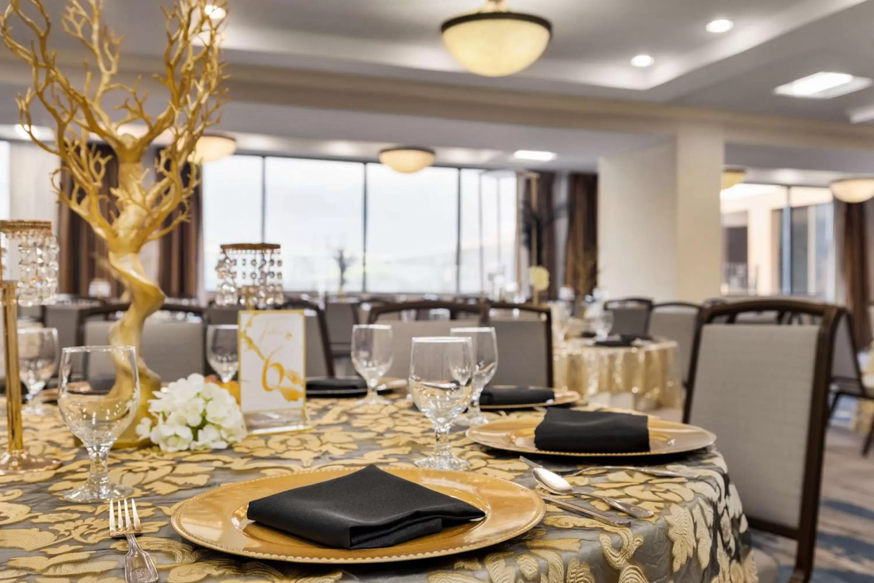 Meeting/conference room, Restaurant/Places to Eat in DoubleTree by Hilton New Orleans Airport