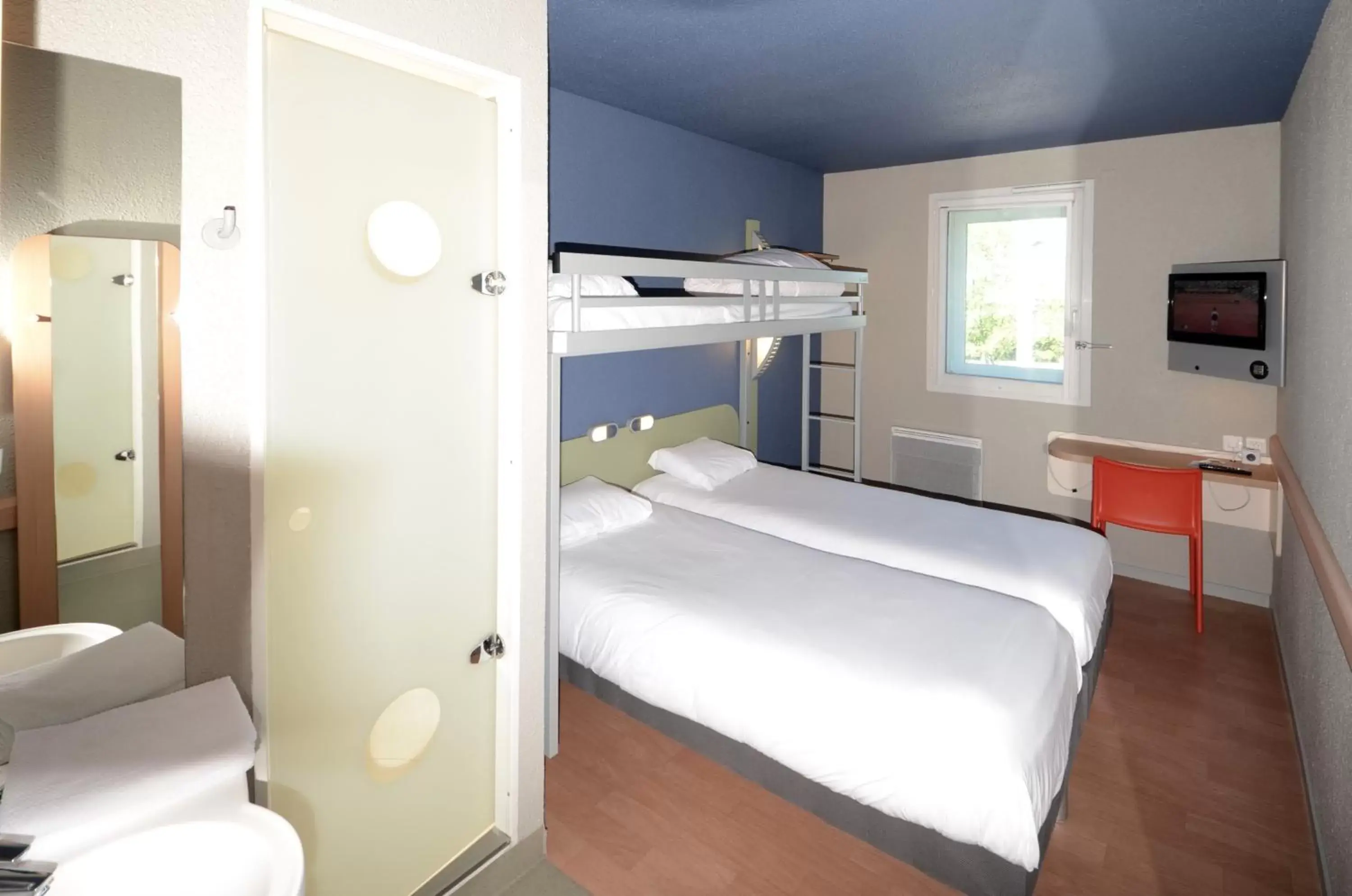 Day, Bunk Bed in ibis budget Brive La Gaillarde