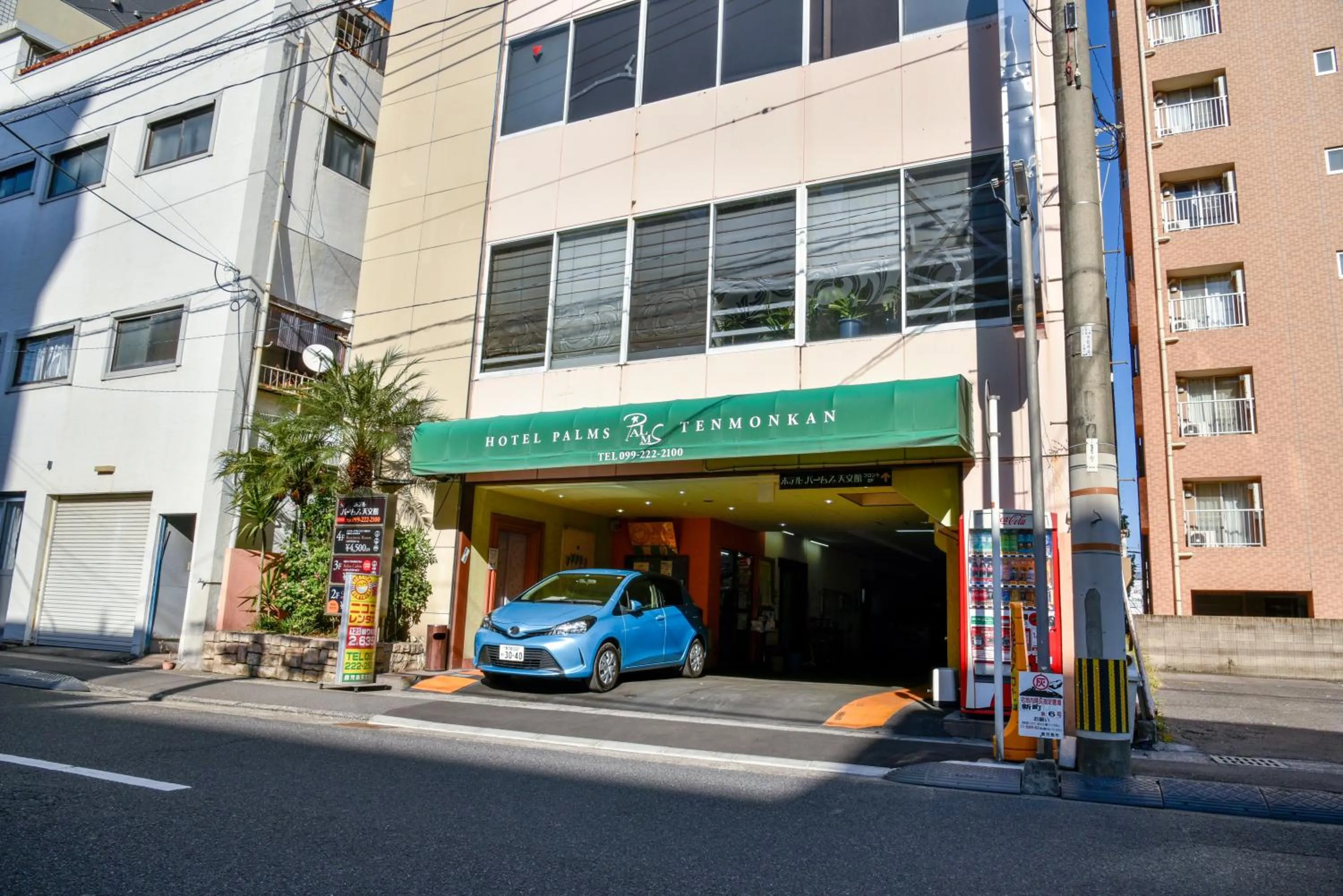 Property building in Hotel Palms Tenmonkan