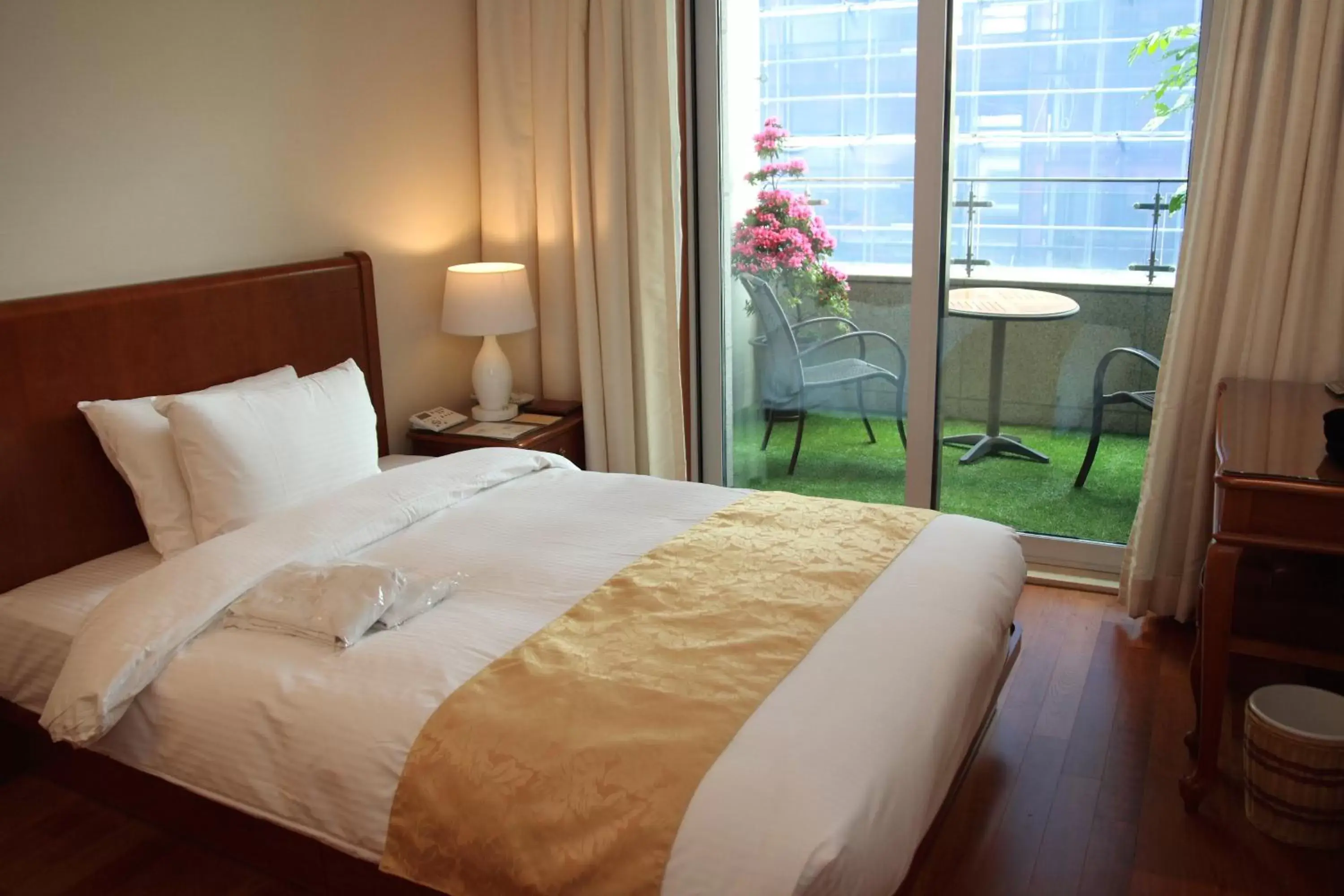 Day, Bed in Sejong Hotel Seoul Myeongdong