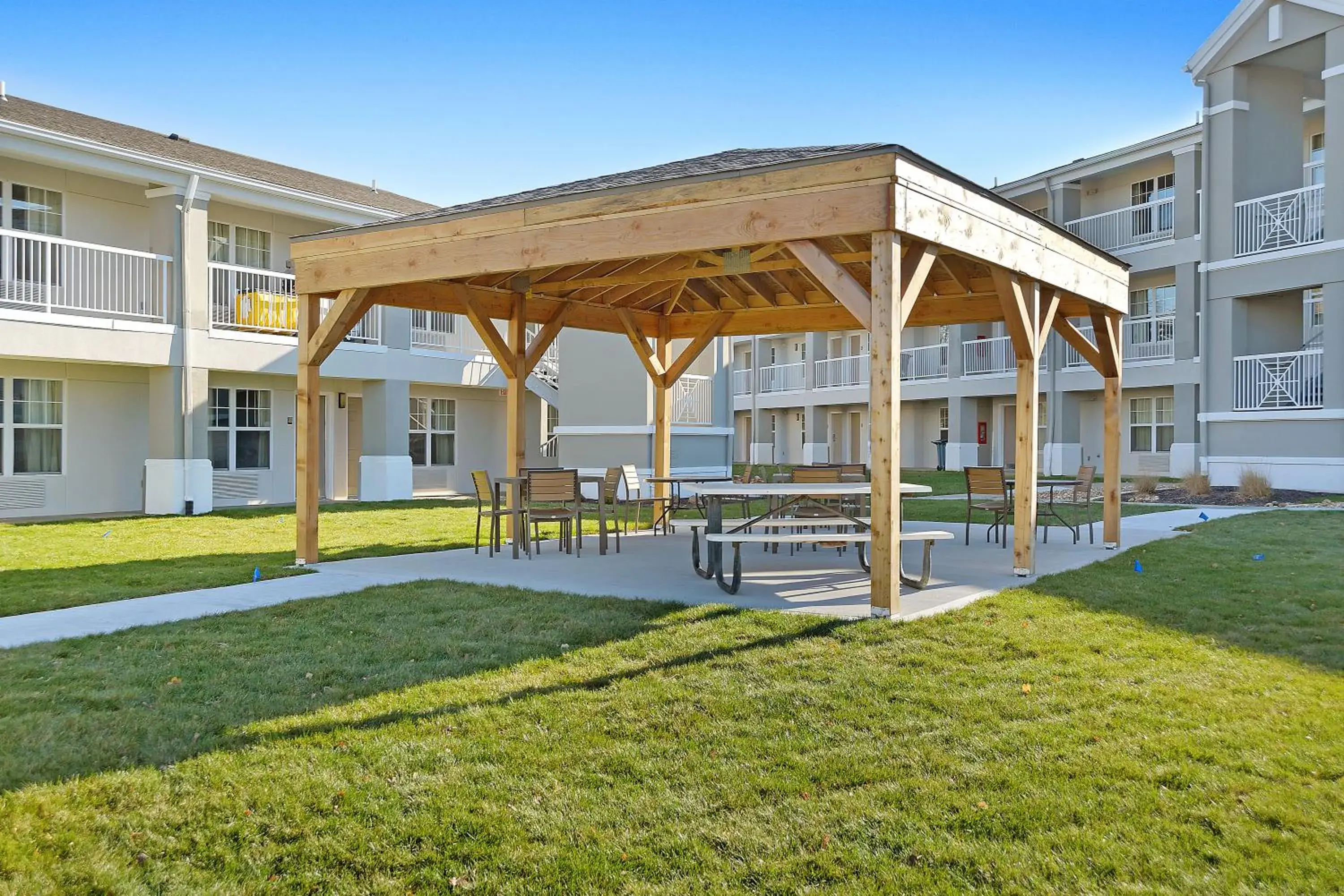 BBQ facilities, Property Building in Extended Stay America Suites - Kansas City - Lenexa - 87th St