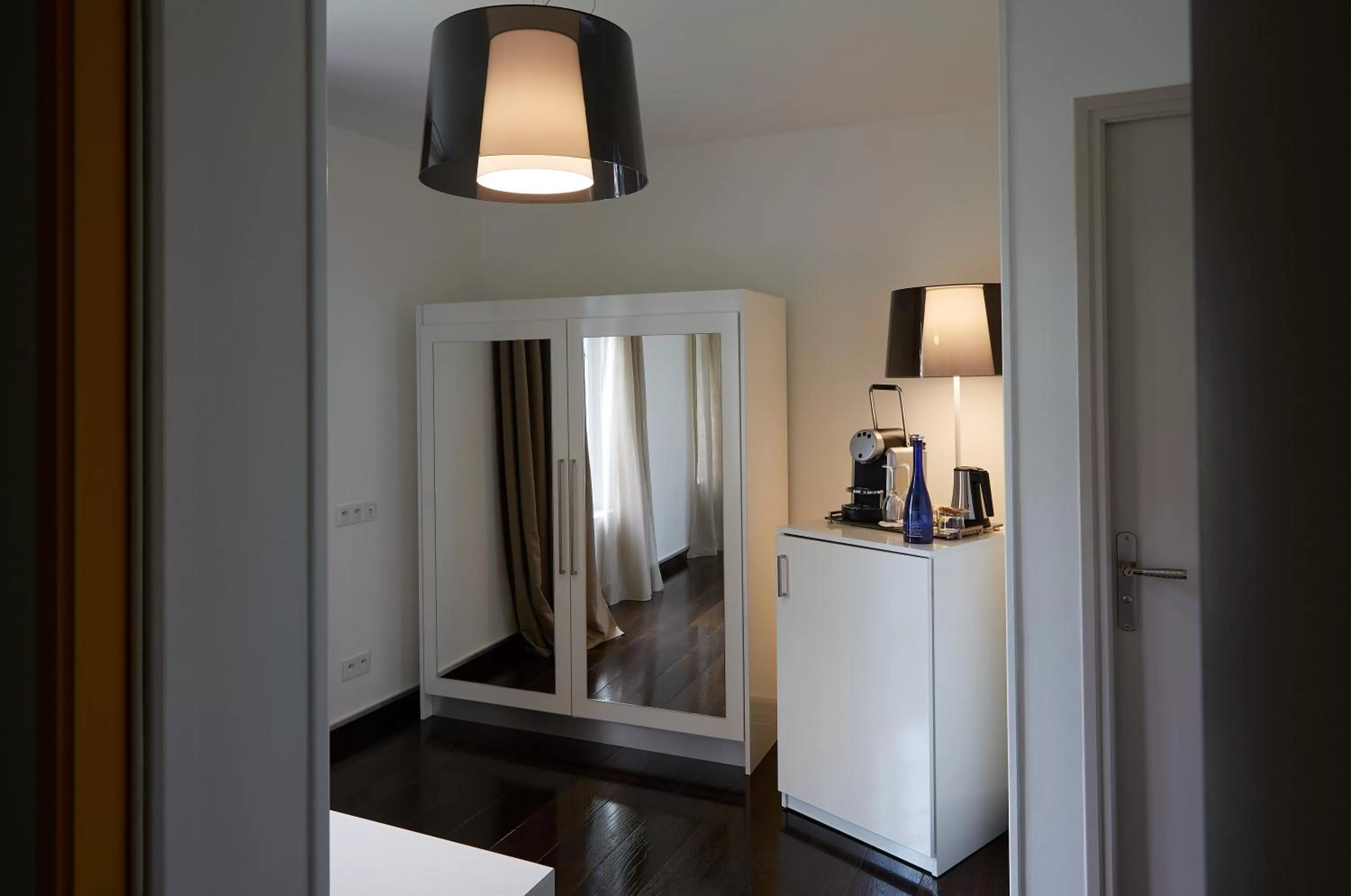 Coffee/tea facilities in The Originals Hôtel Le Cise Restaurant Chambres et Suites