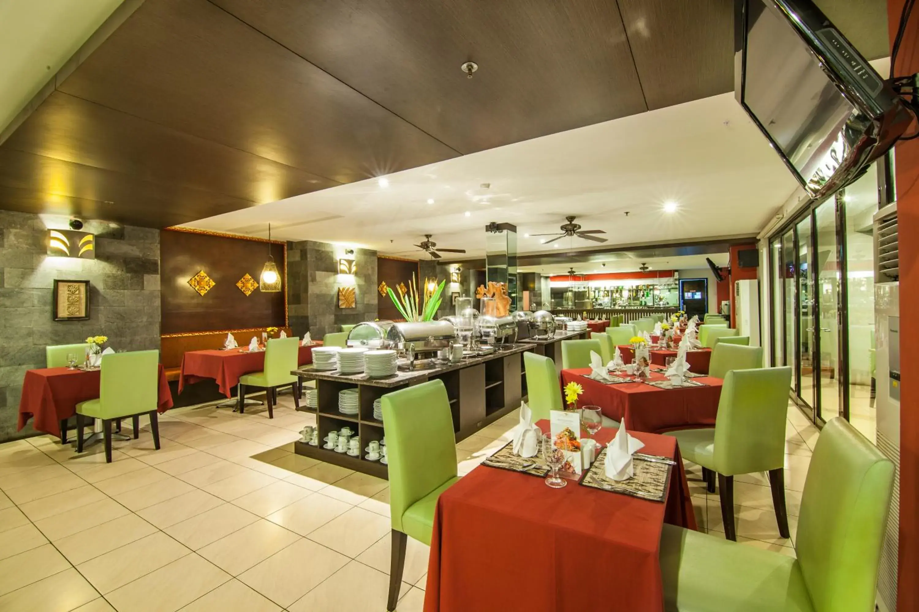 Restaurant/places to eat in Grand Kuta Hotel And Residence