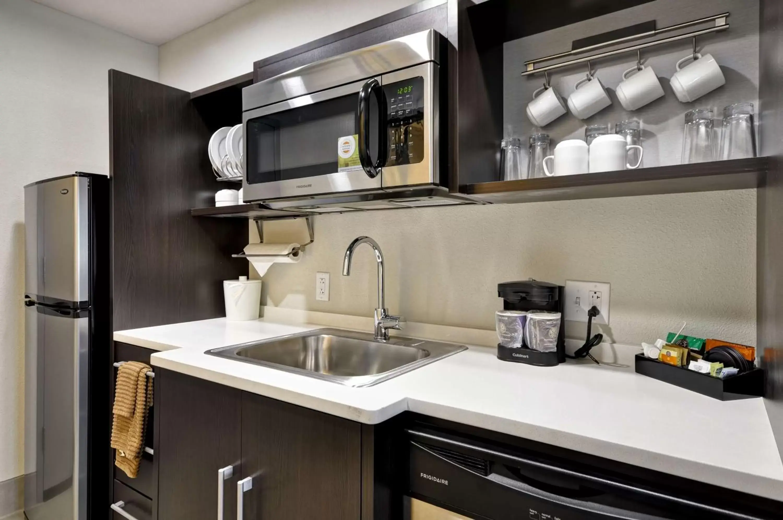 Bedroom, Kitchen/Kitchenette in Home2 Suites By Hilton Mt. Juliet, Tn