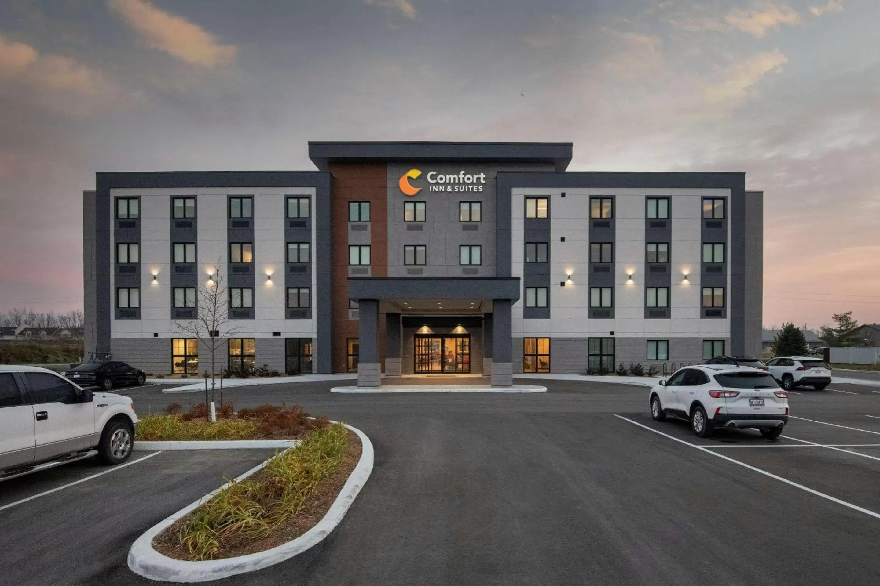 Property Building in Comfort Inn & Suites