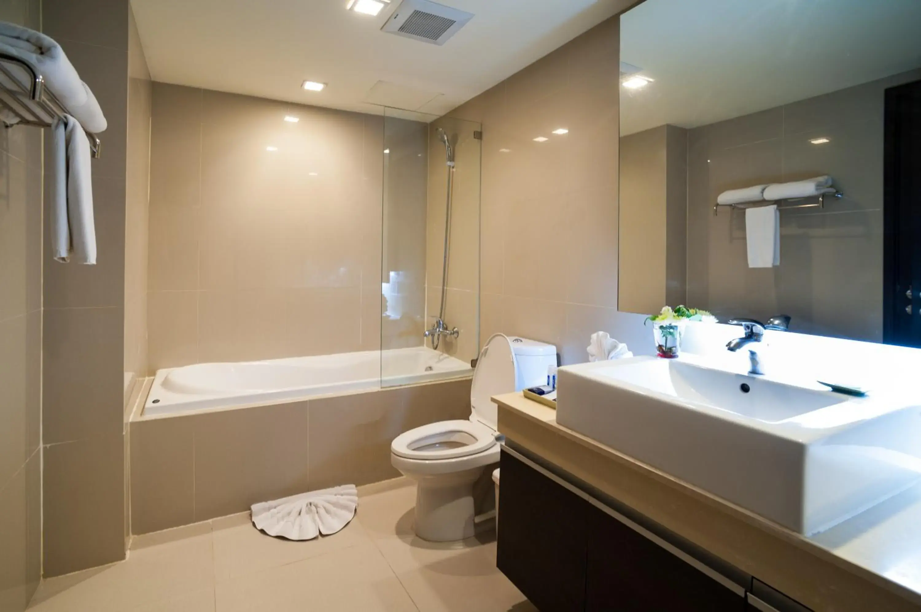 Toilet, Bathroom in Aspen Suites Hotel Sukhumvit 2