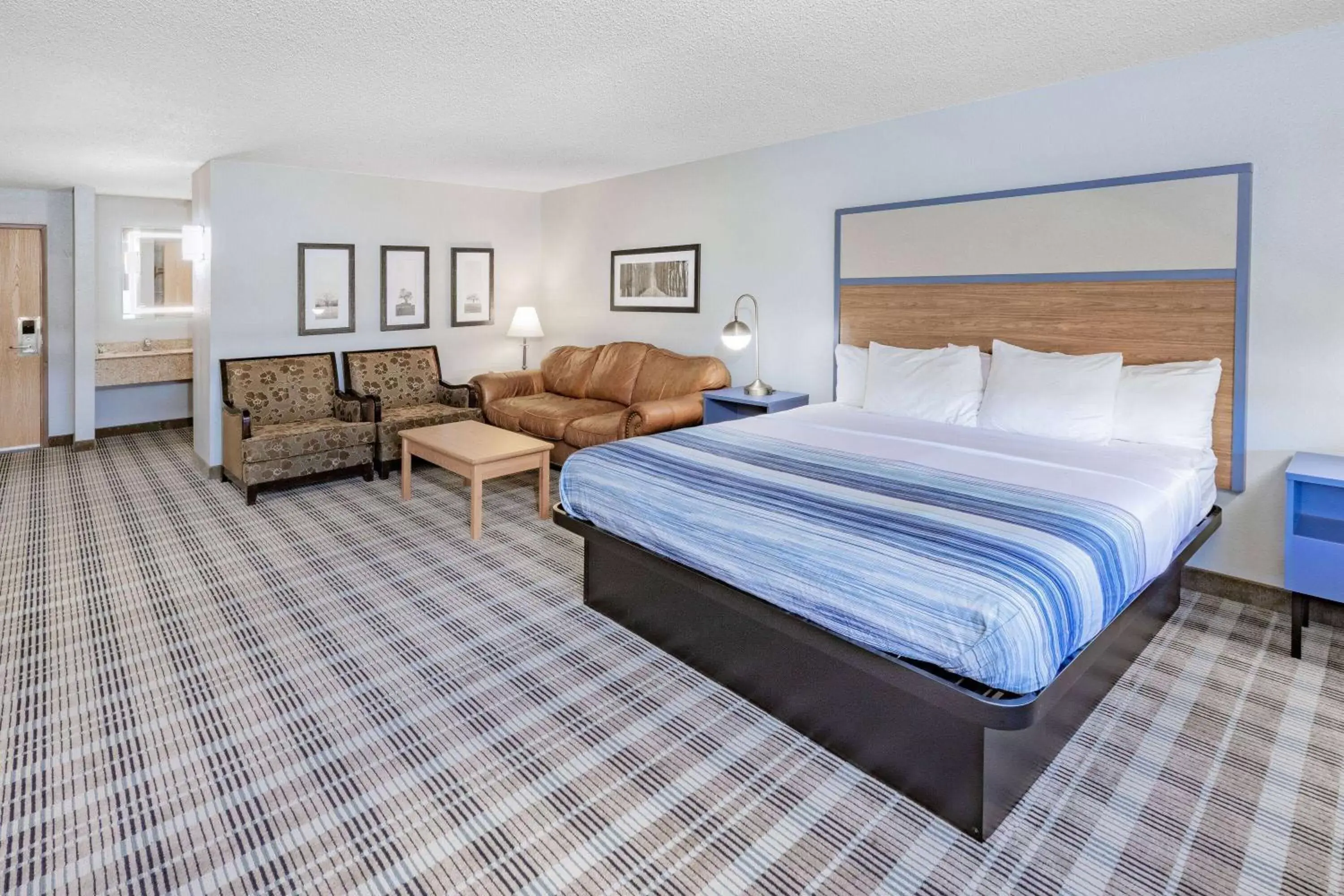 Photo of the whole room, Bed in AmericInn by Wyndham Sayre