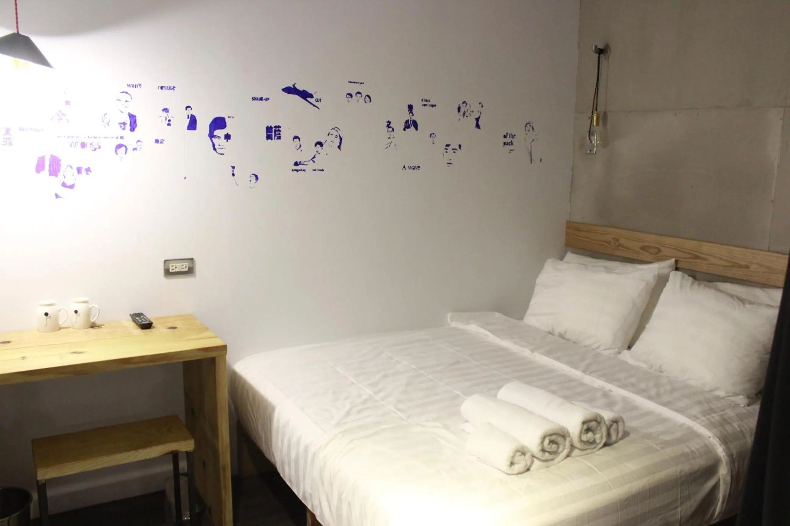 Photo of the whole room, Bed in 禾裕 北車 Hey!U