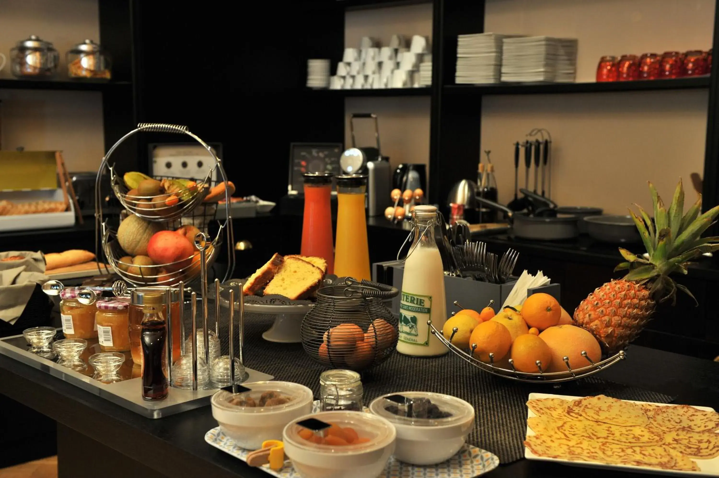 Buffet breakfast, Food in Mercure Paris Saint Cloud Hippodrome