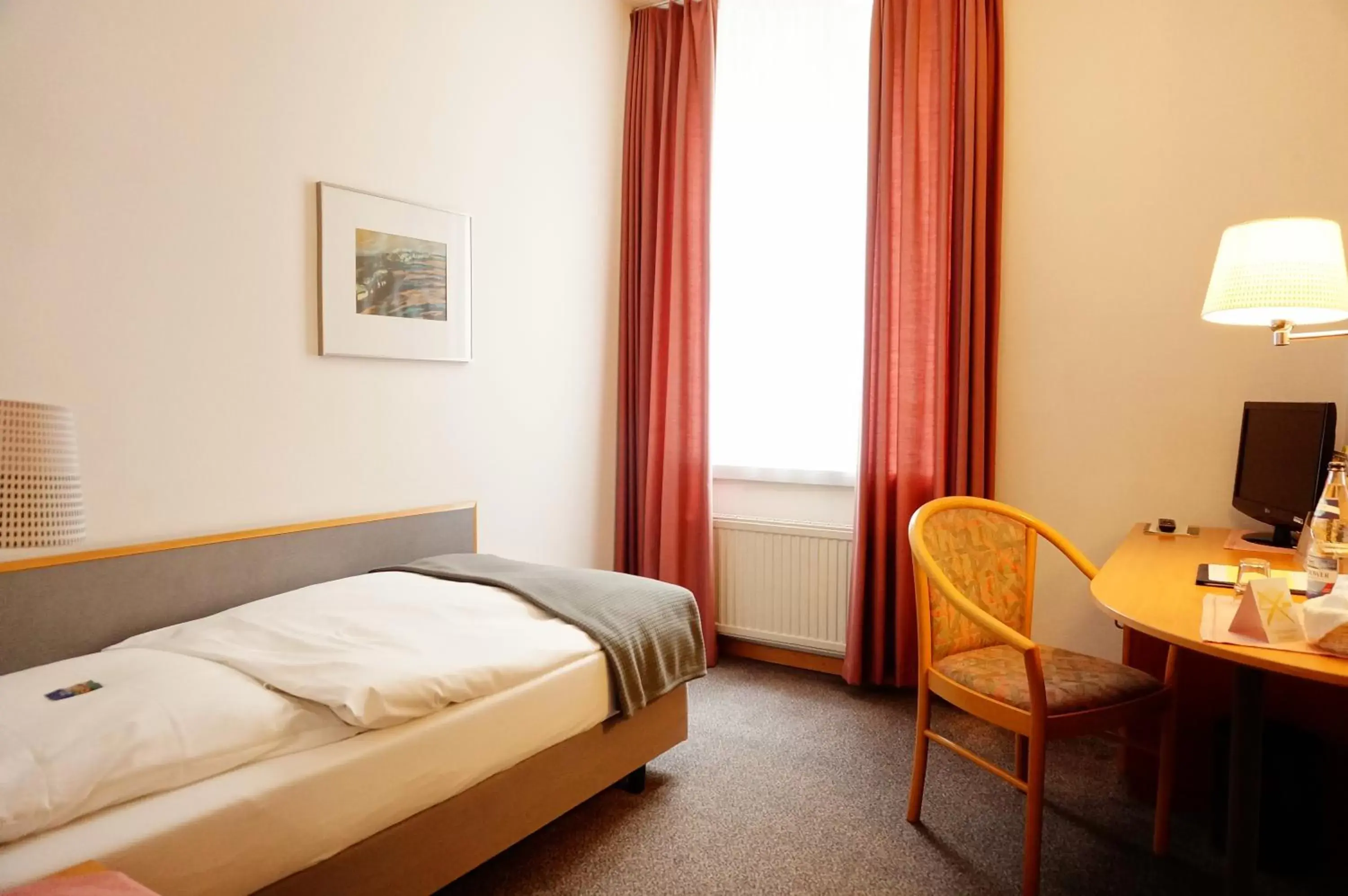 Photo of the whole room, Bed in Ringhotel Altstadt