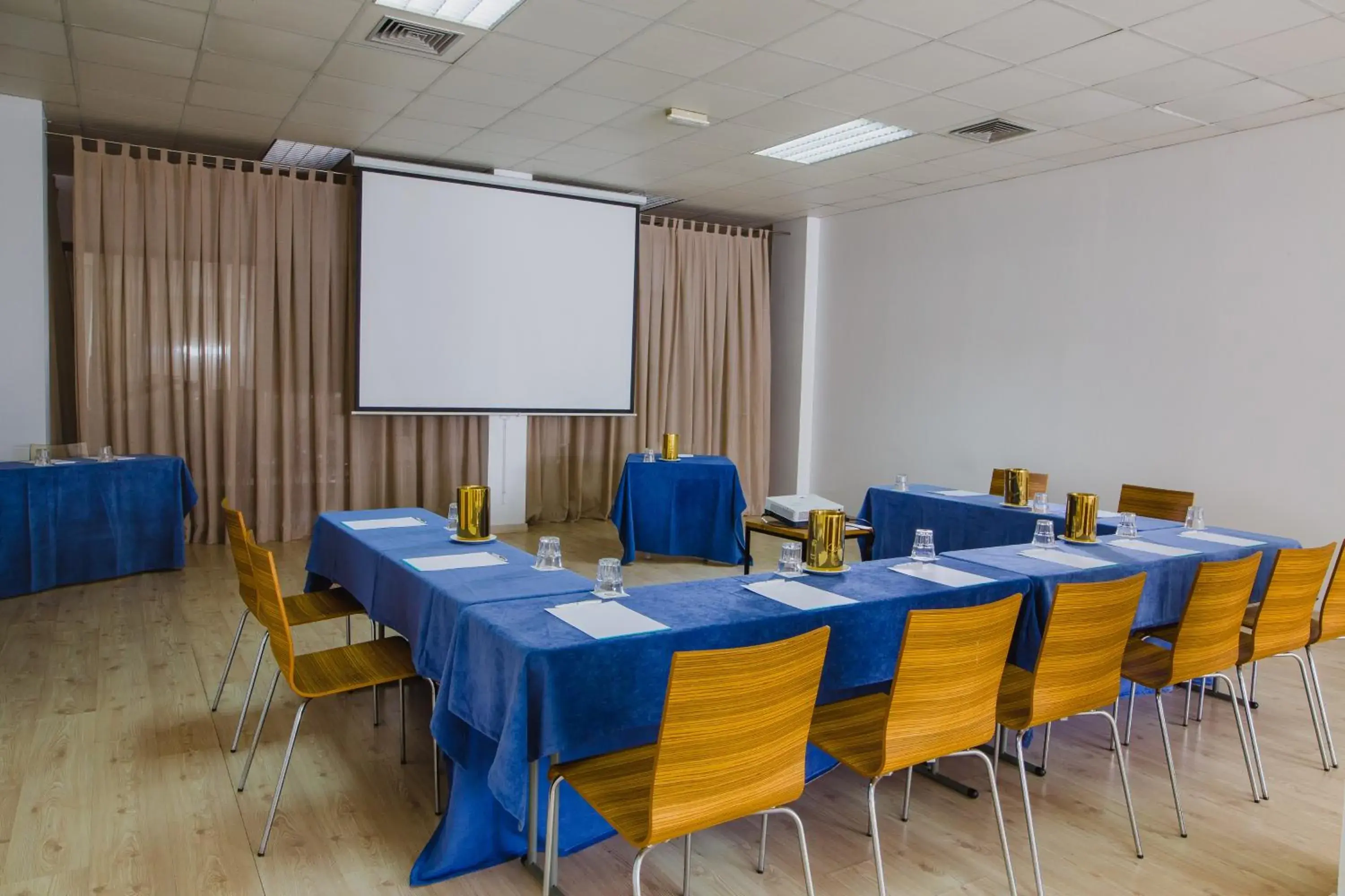 Meeting/conference room, Business Area/Conference Room in Napa Plaza Hotel (Adults Only)