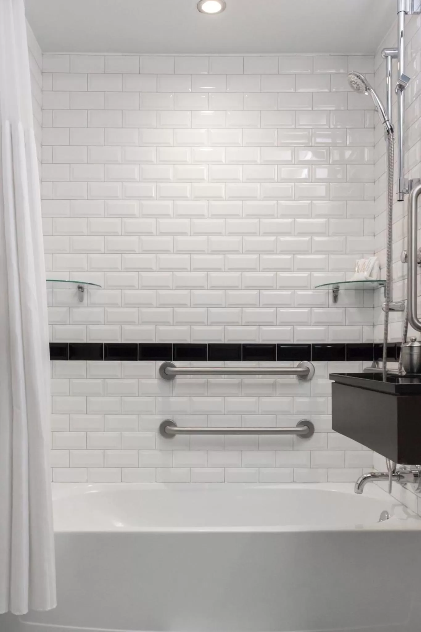 Photo of the whole room in Archer Hotel New York