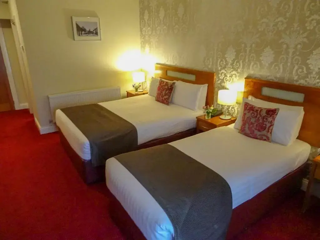 Bedroom, Bed in Raheen Woods Hotel