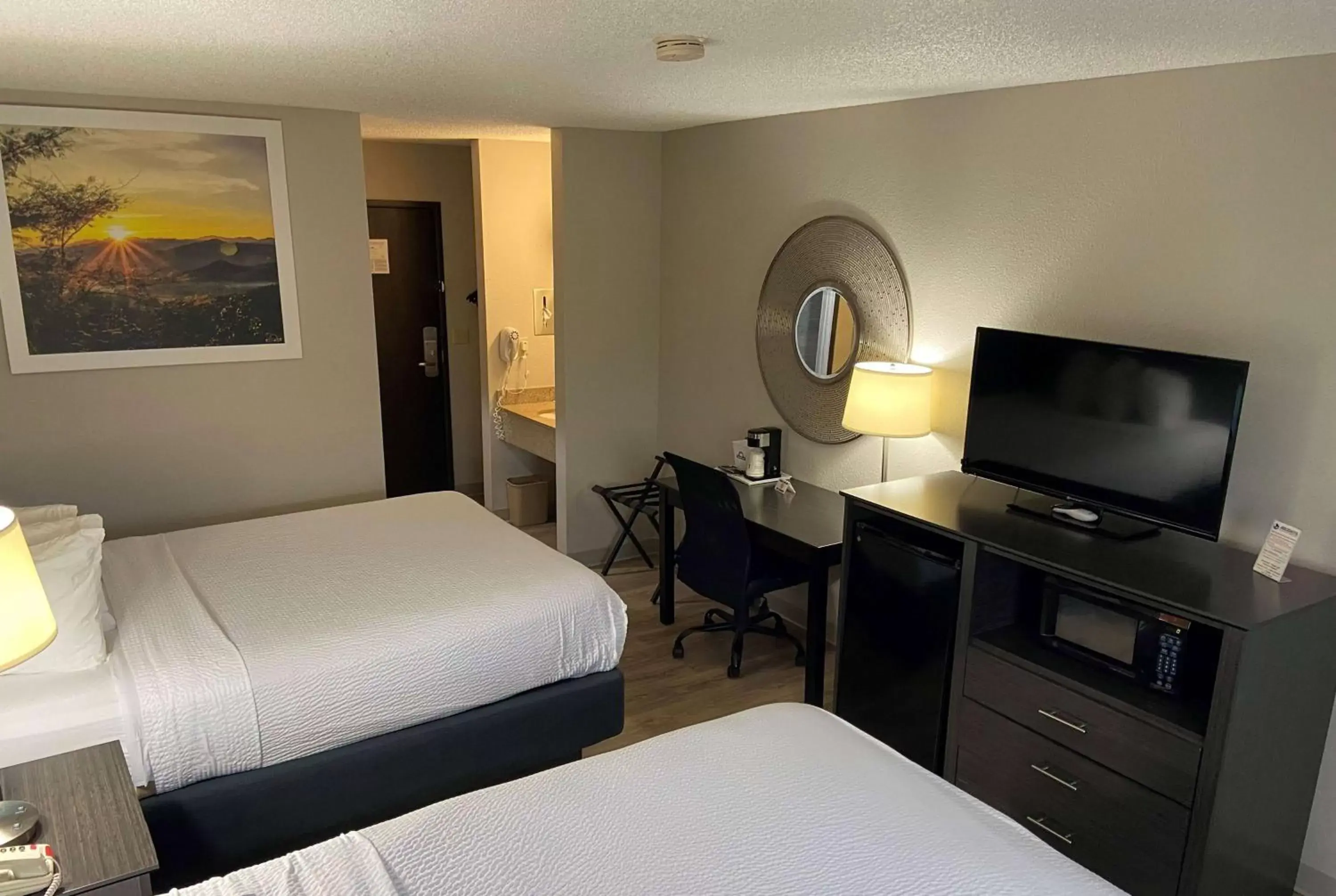 Photo of the whole room, Bed in Days Inn by Wyndham Carthage