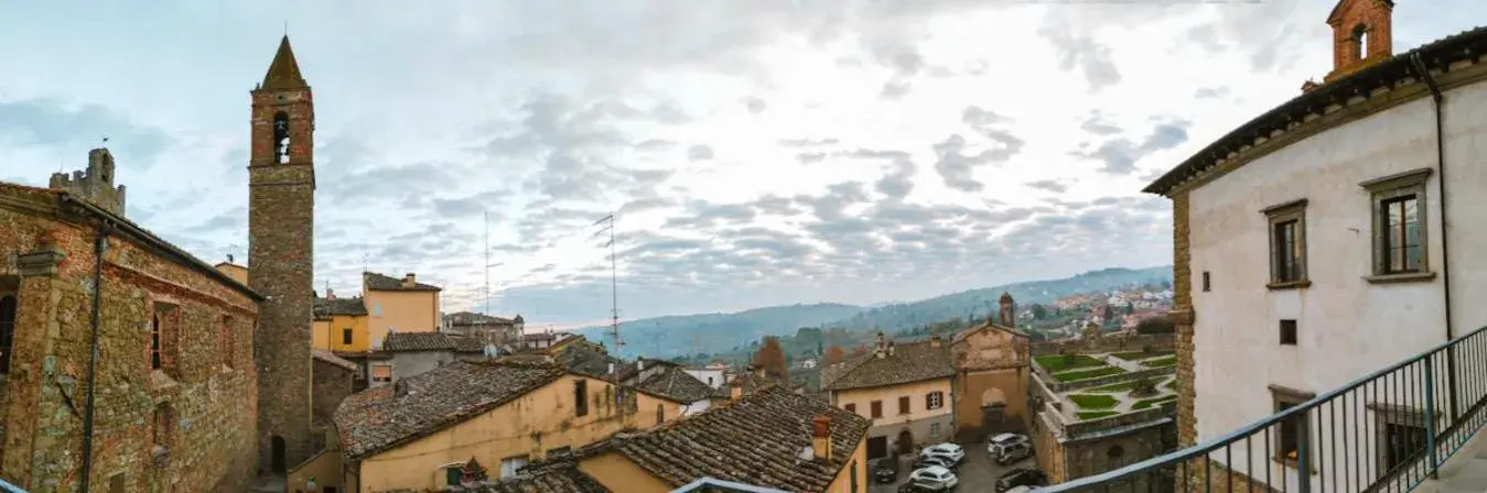 Nearby landmark, Neighborhood in Hotel Logge Dei Mercanti