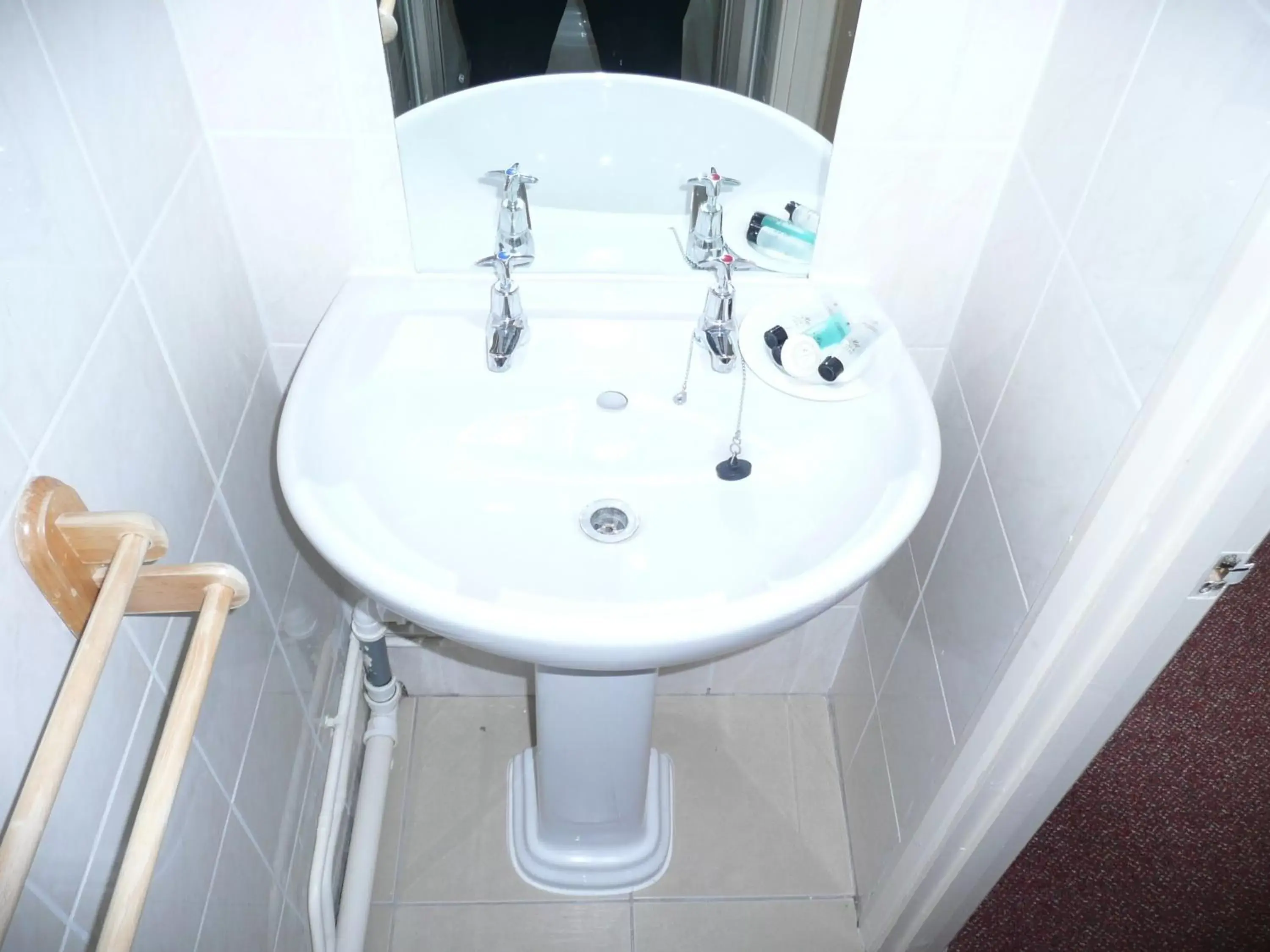 Single Room with Shower in Beijing Dragon Hotel Single Room with Shower in Beijing Dragon Hotel