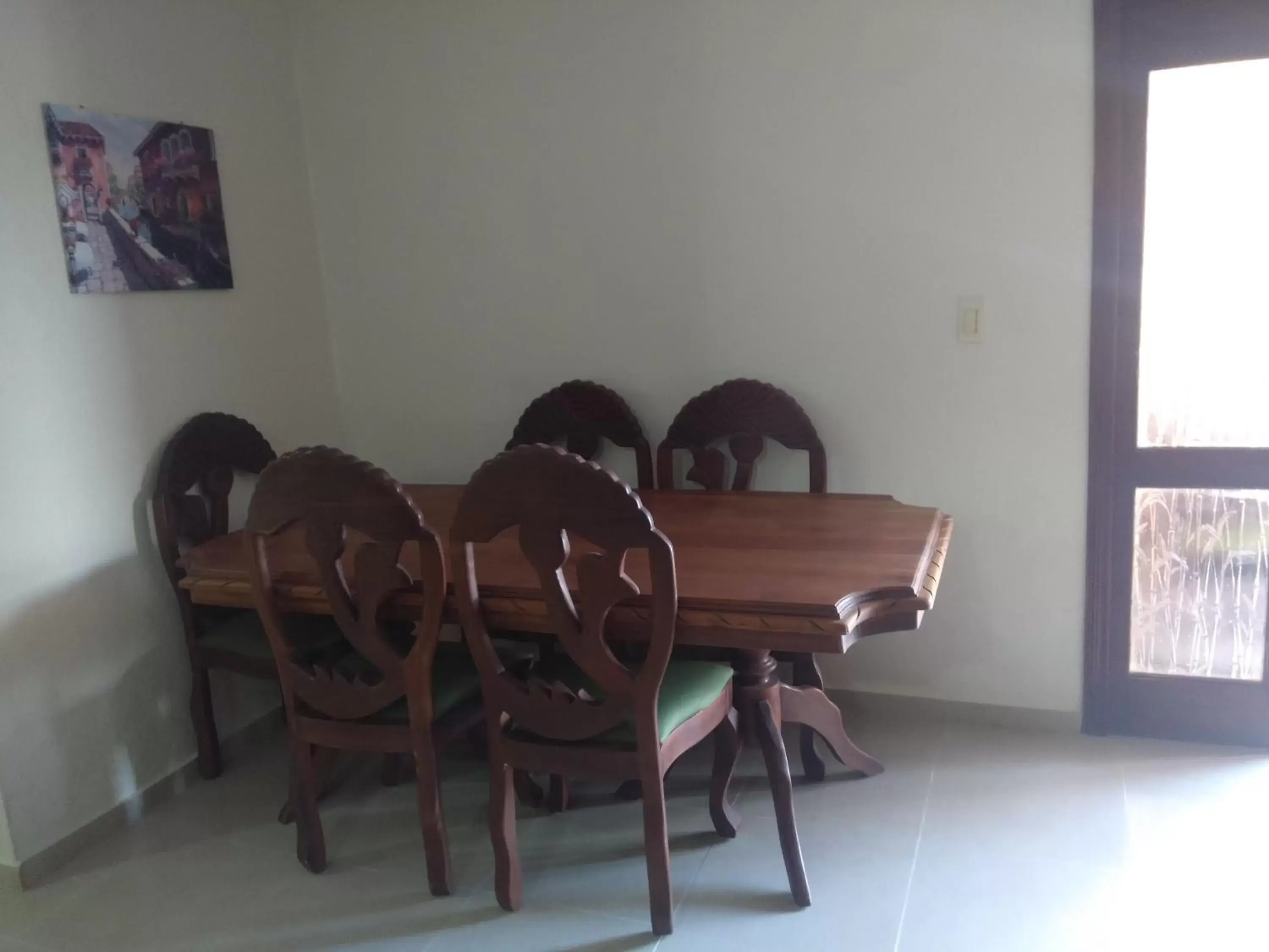 Dining Area in White Sands shared apartments