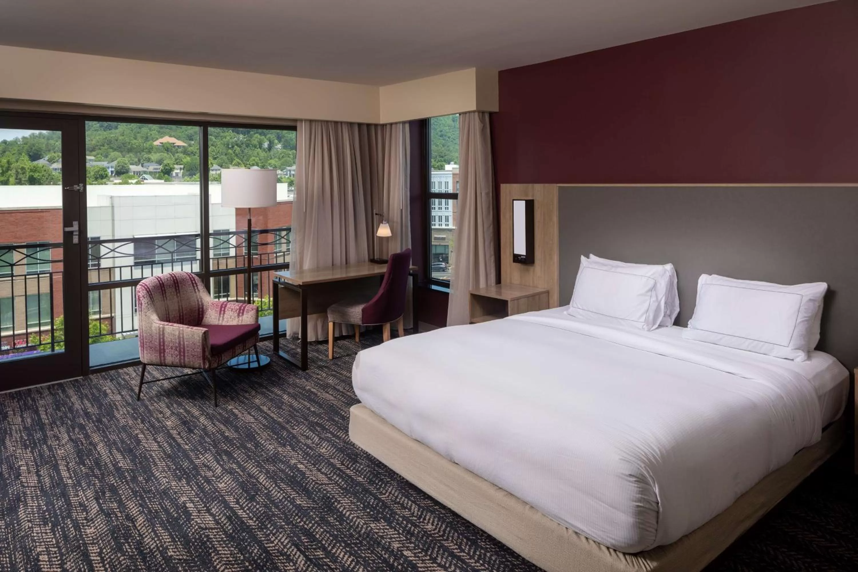 Bed in Hilton Asheville Biltmore Park