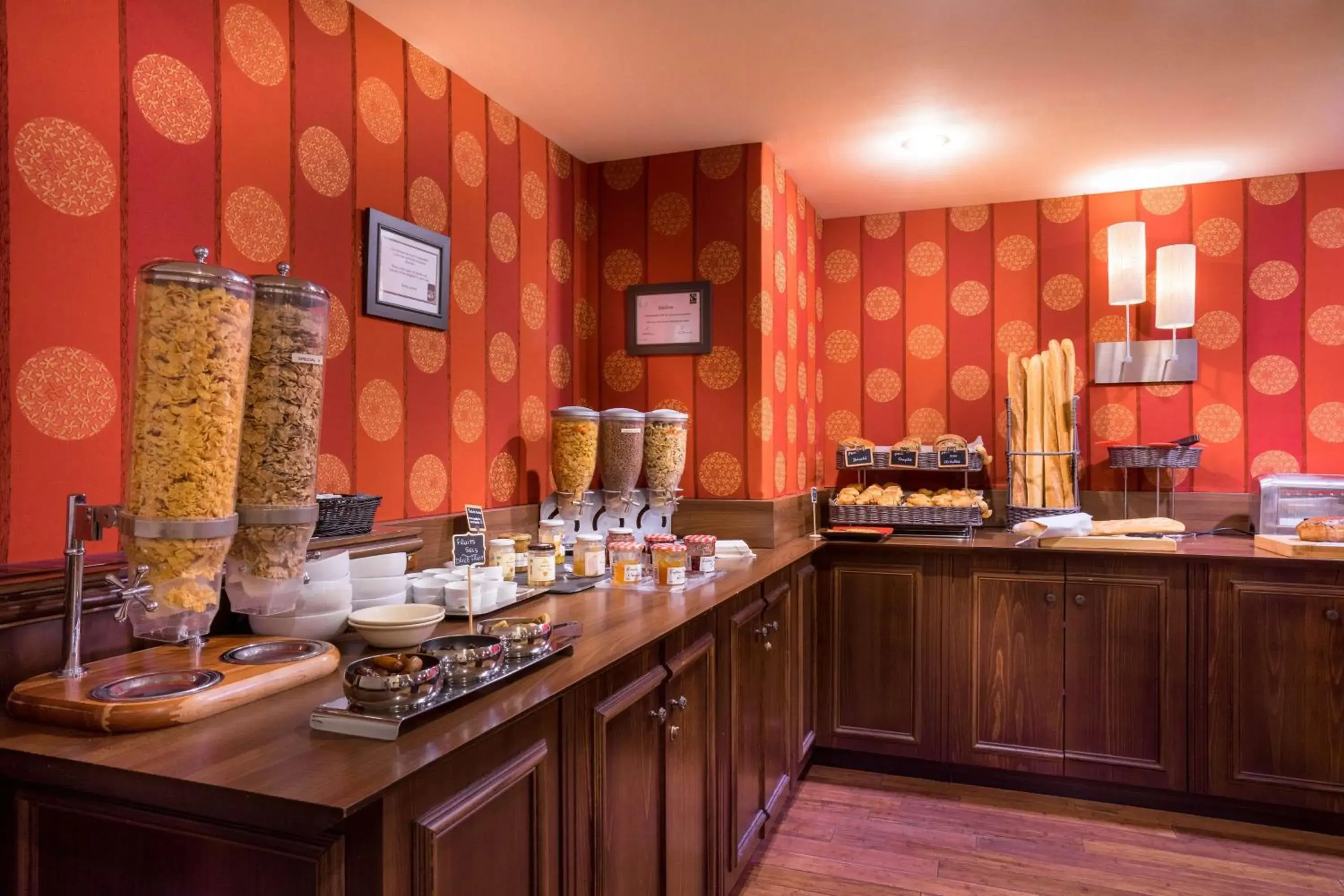 Restaurant/Places to Eat in Best Western Plus Hostellerie Du Vallon