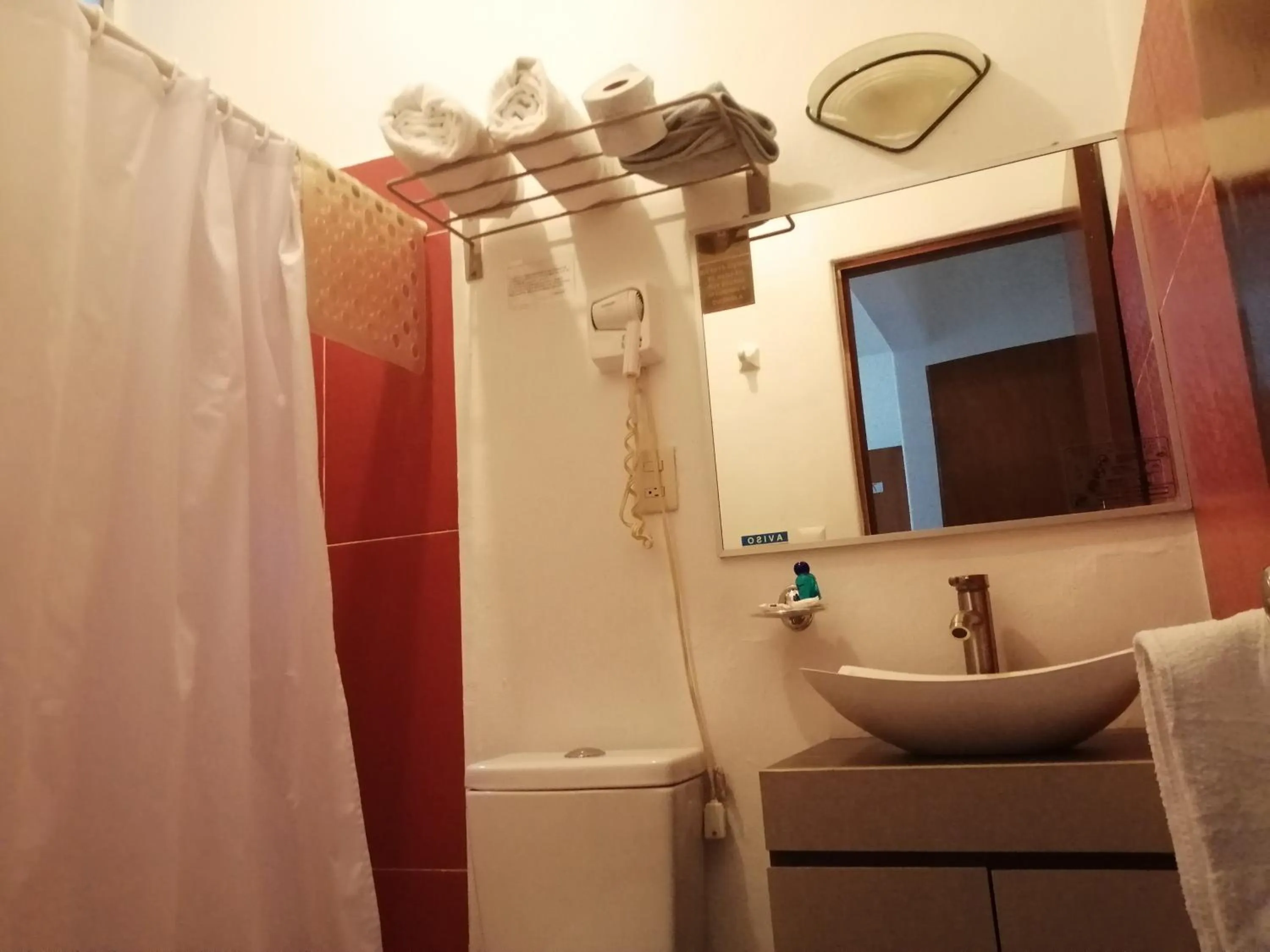 Shower in Hotel Posada el Cid