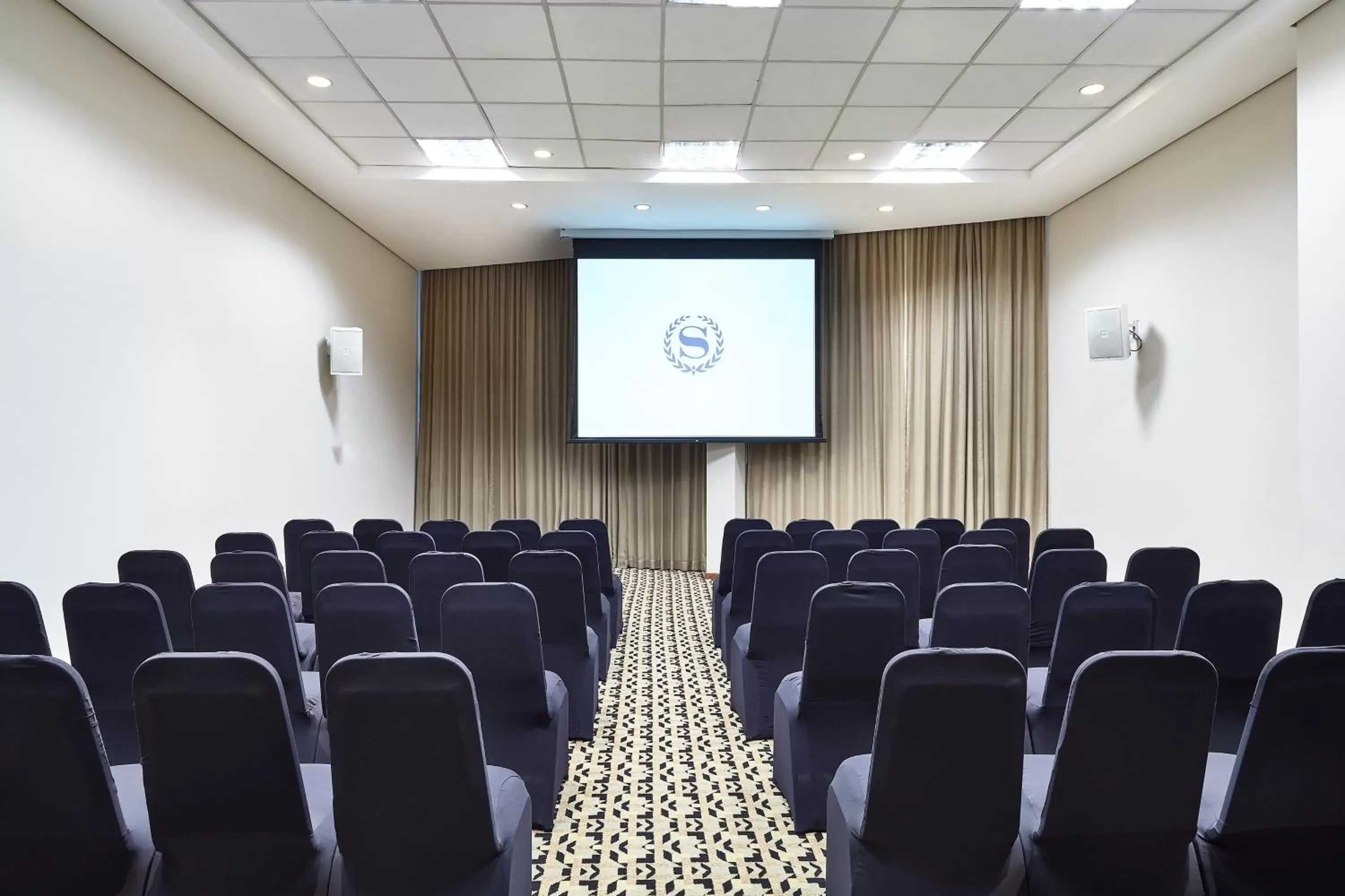 Meeting/conference room in Sheraton Vitoria