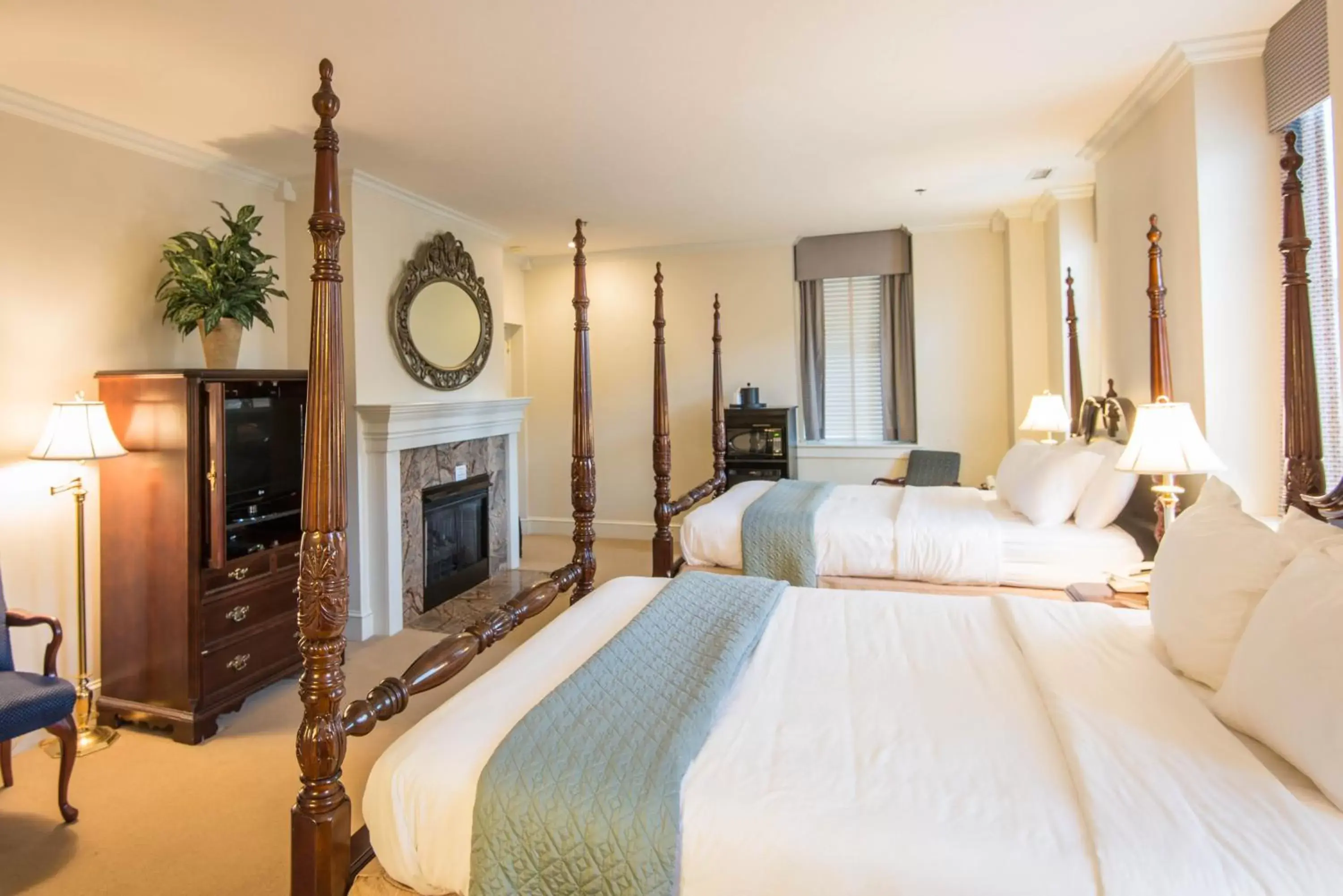 Deluxe Queen Room with Two Queen Beds in Fort Harrison State Park Inn