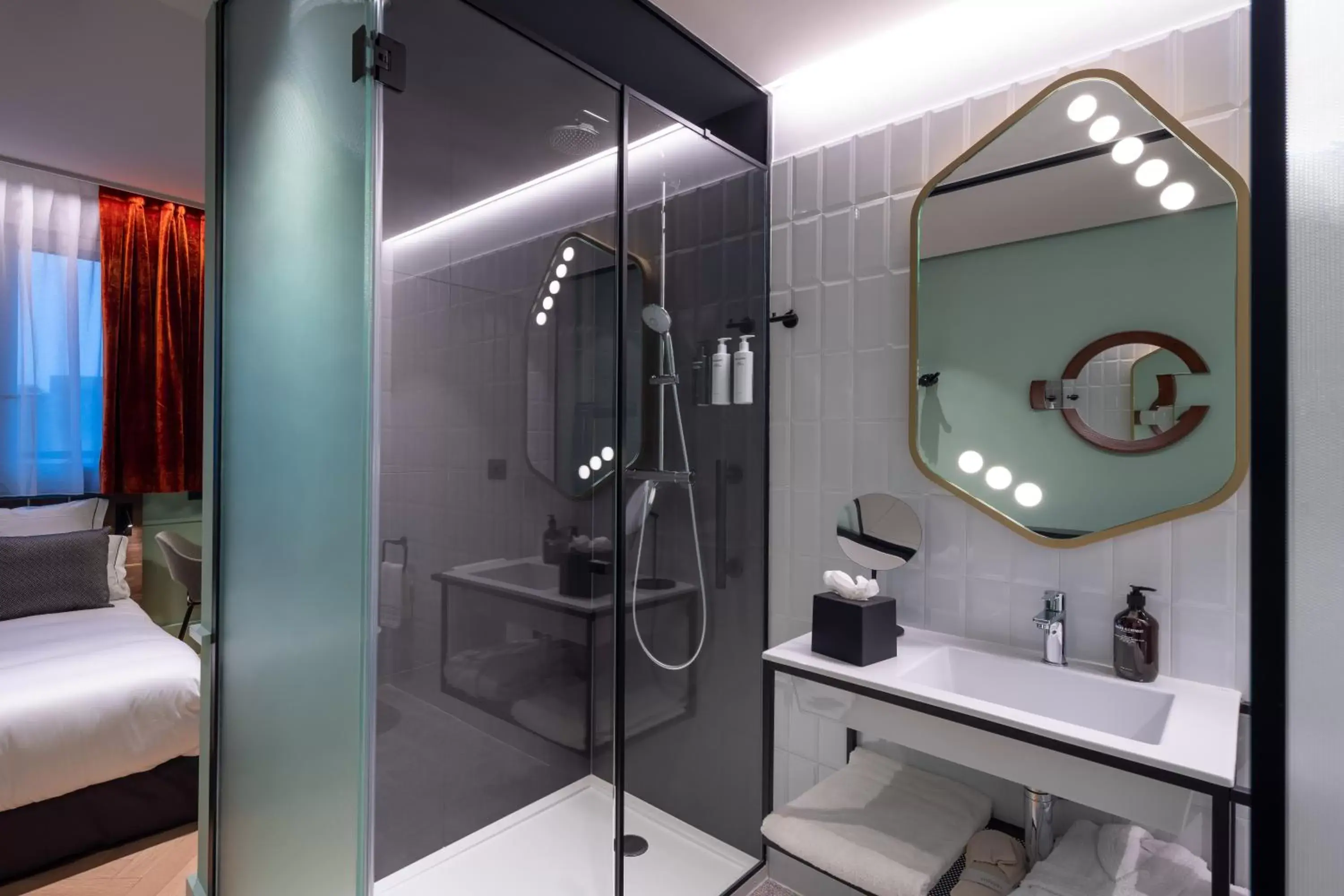 Shower, Bathroom in Urban Hive Milano