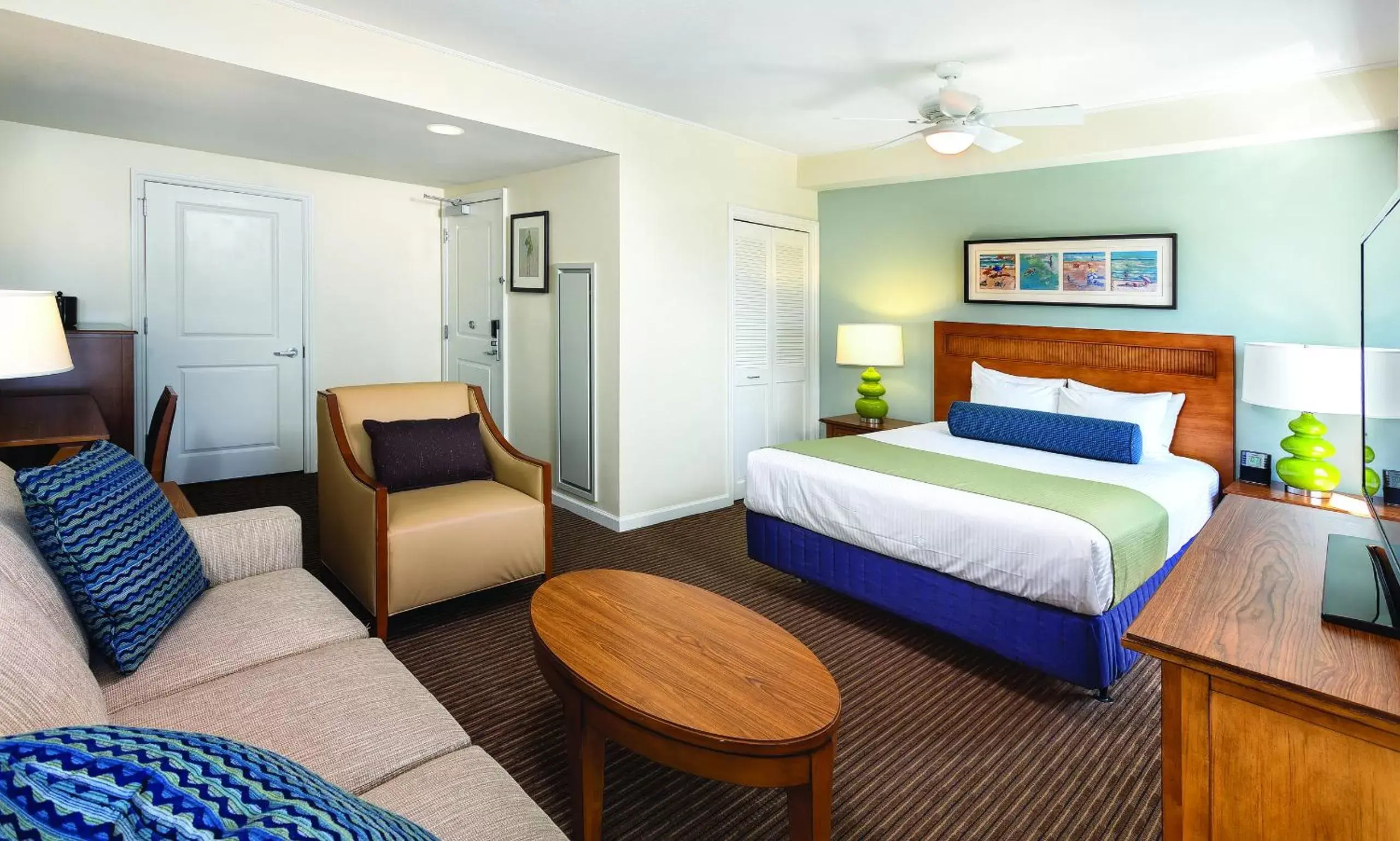 Deluxe Room in Club Wyndham Oceanside Pier Resort