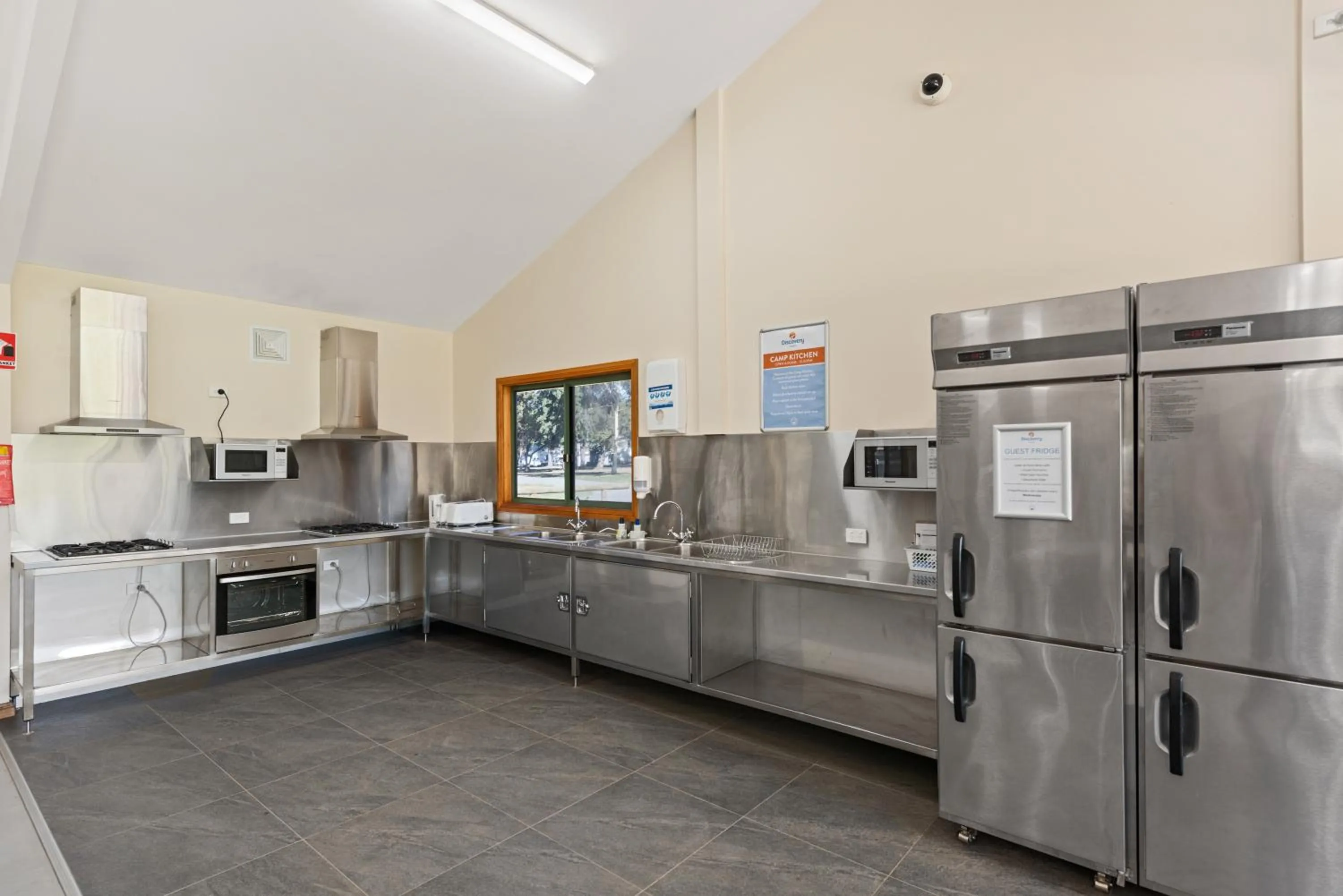Communal kitchen in Discovery Parks - Barossa Valley