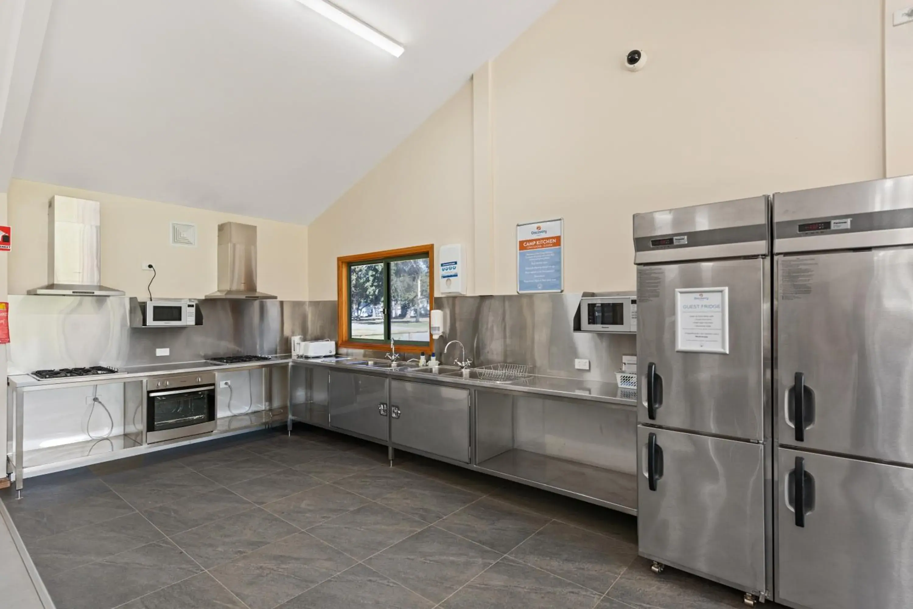 Communal kitchen in Discovery Parks - Barossa Valley Communal kitchen in Discovery Parks - Barossa Valley