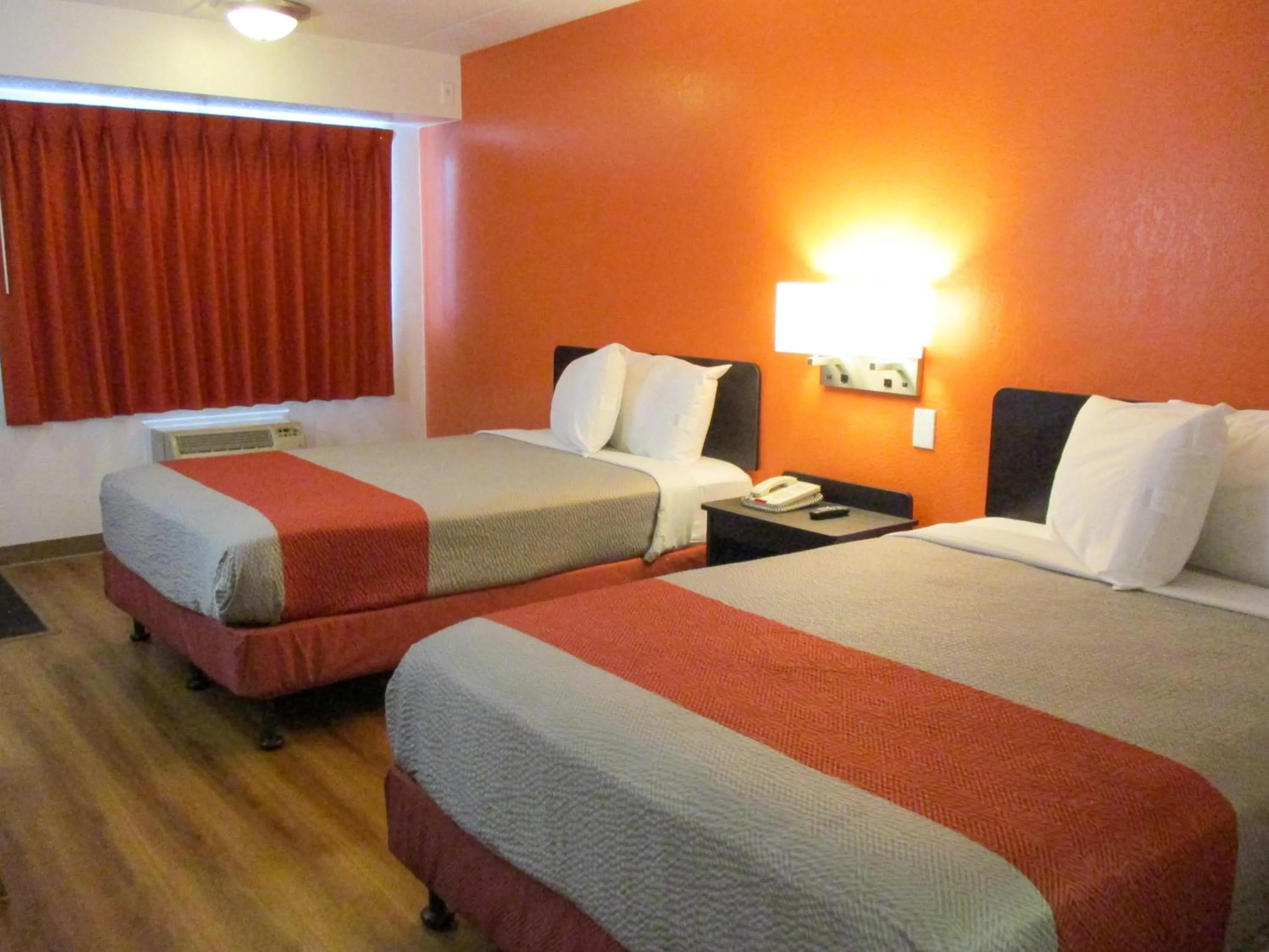 Photo of the whole room, Bed in Motel 6-Memphis, TN - Downtown