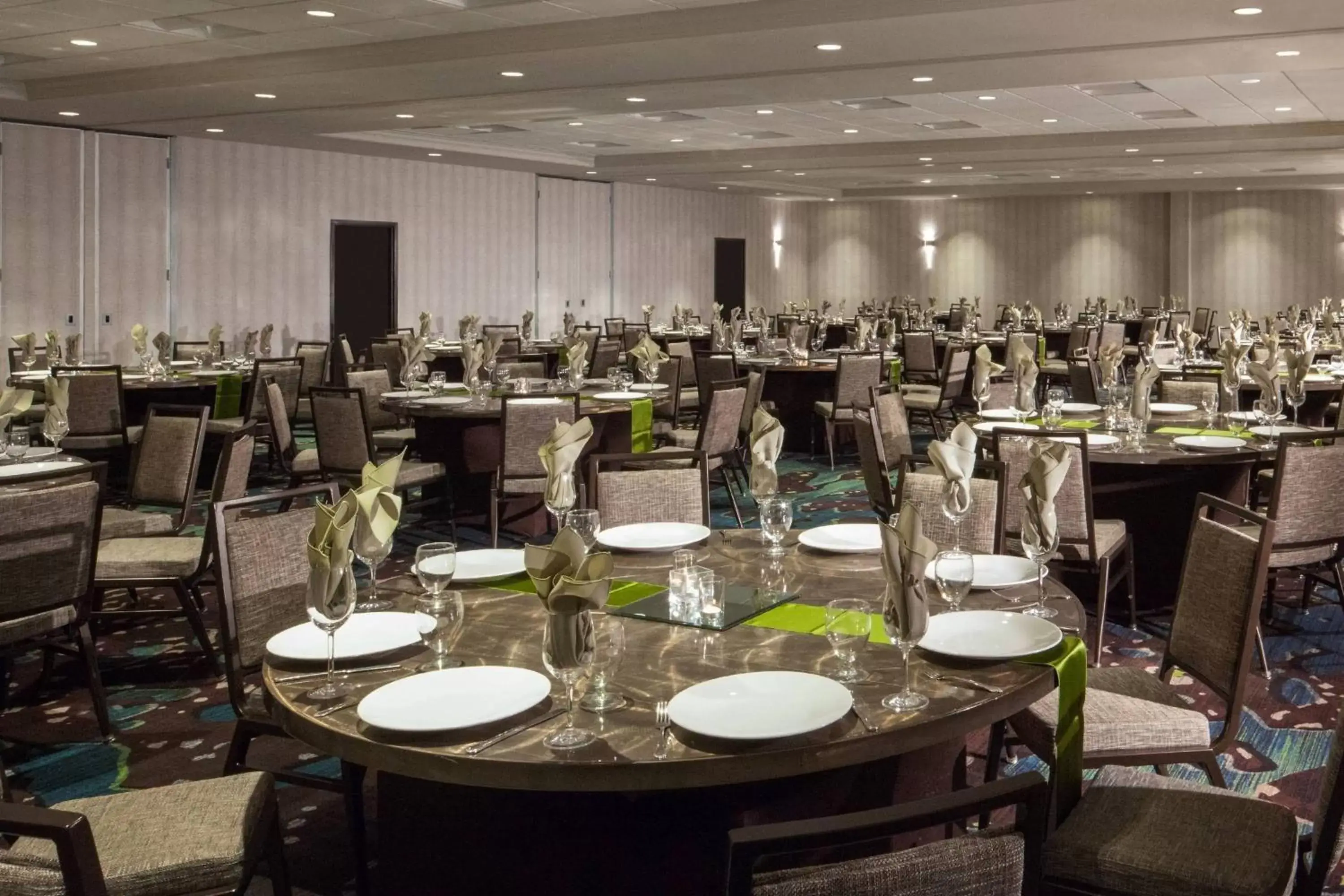 Banquet/Function facilities, Restaurant/Places to Eat in Dallas Marriott Suites Medical/Market Center