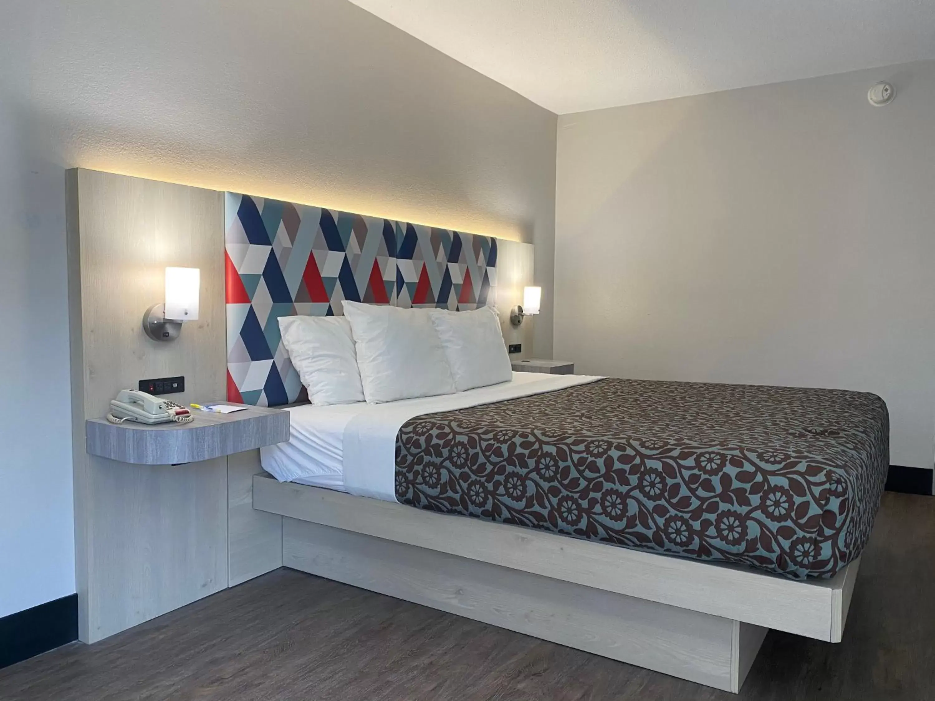 Bedroom, Bed in Days Inn & Suites by Wyndham Peachtree Corners Norcross Bedroom, Bed in Days Inn & Suites by Wyndham Peachtree Corners Norcross