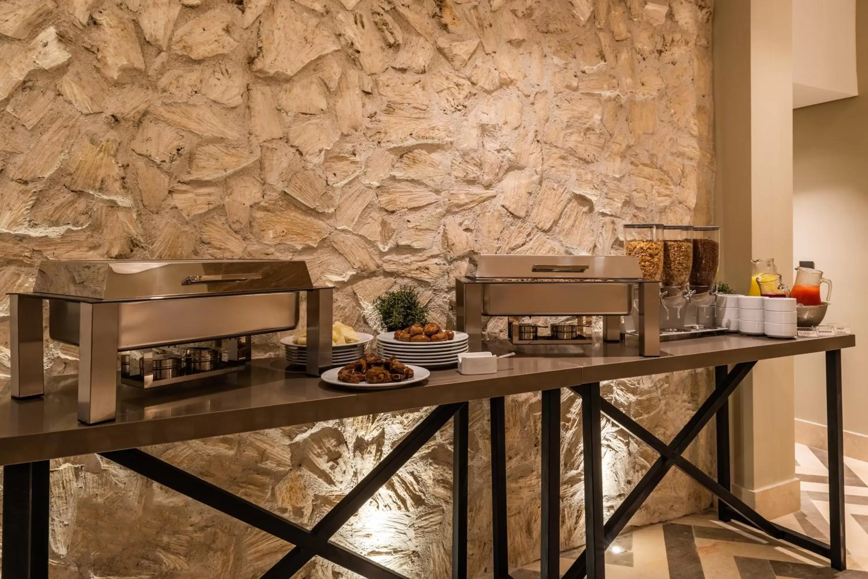 Restaurant/places to eat in Oz Hotel Luxury Restaurant/places to eat in Oz Hotel Luxury