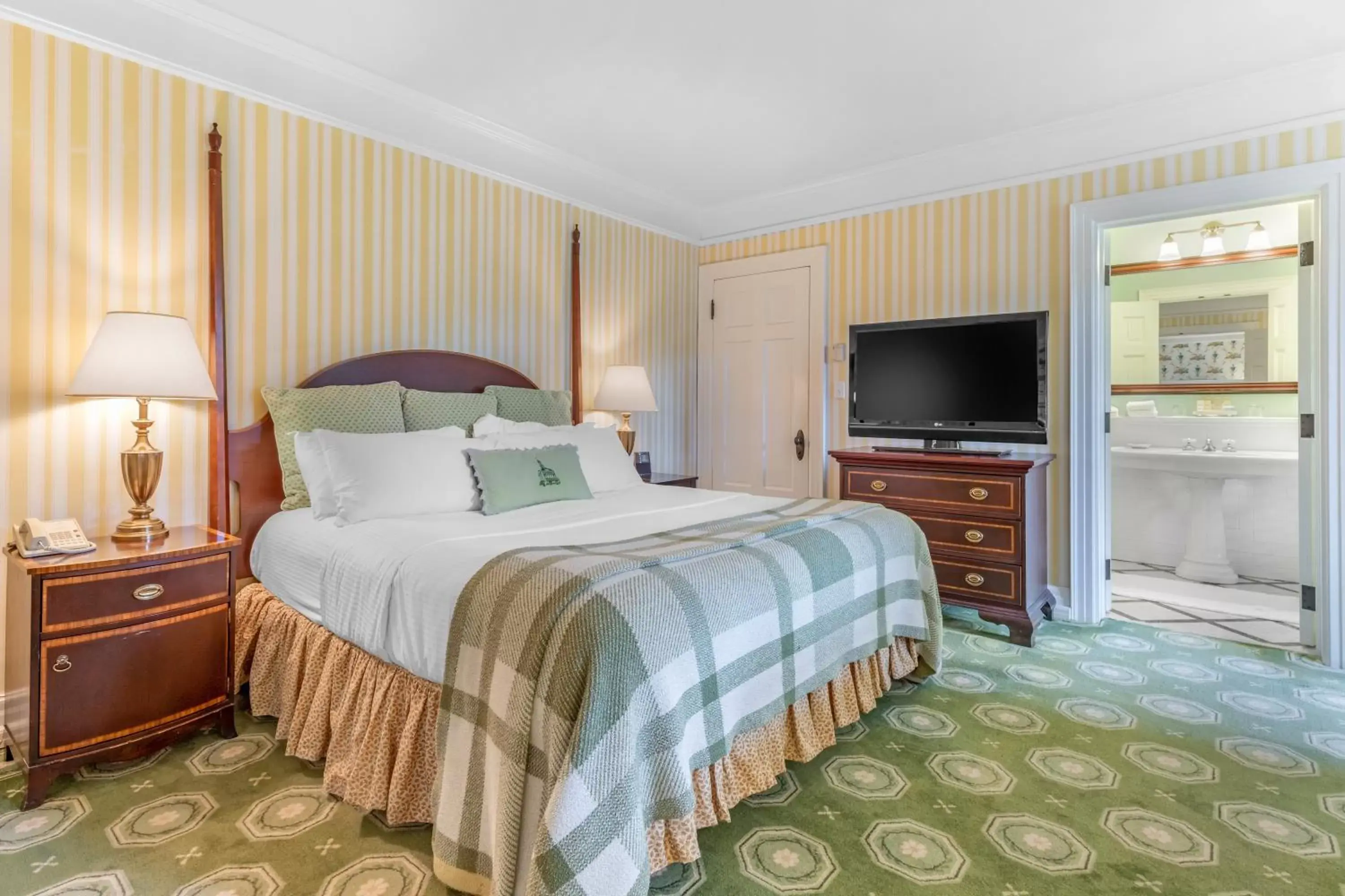 Bedroom, Bed in The Omni Homestead Resort
