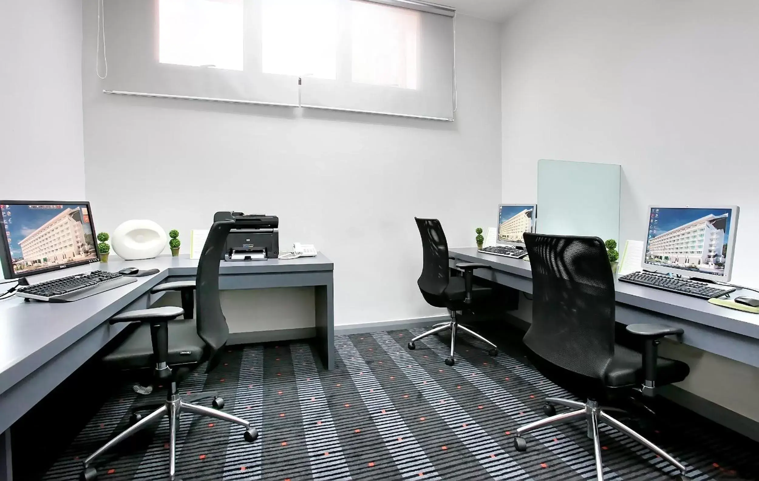 Business facilities, Business Area/Conference Room in Radisson Hotel Brunei Darussalam