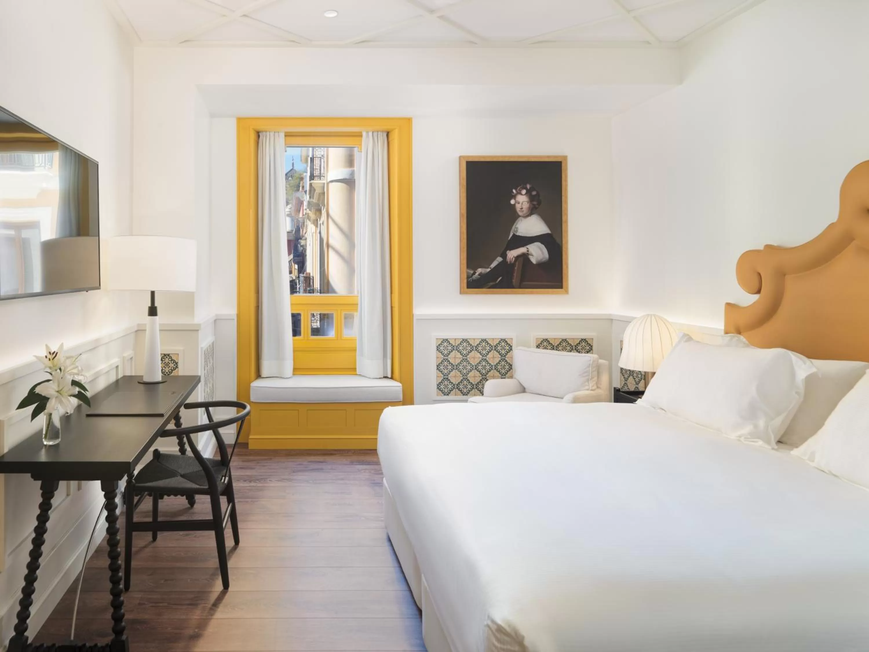 Photo of the whole room, Bed in H10 Casa de la Plata