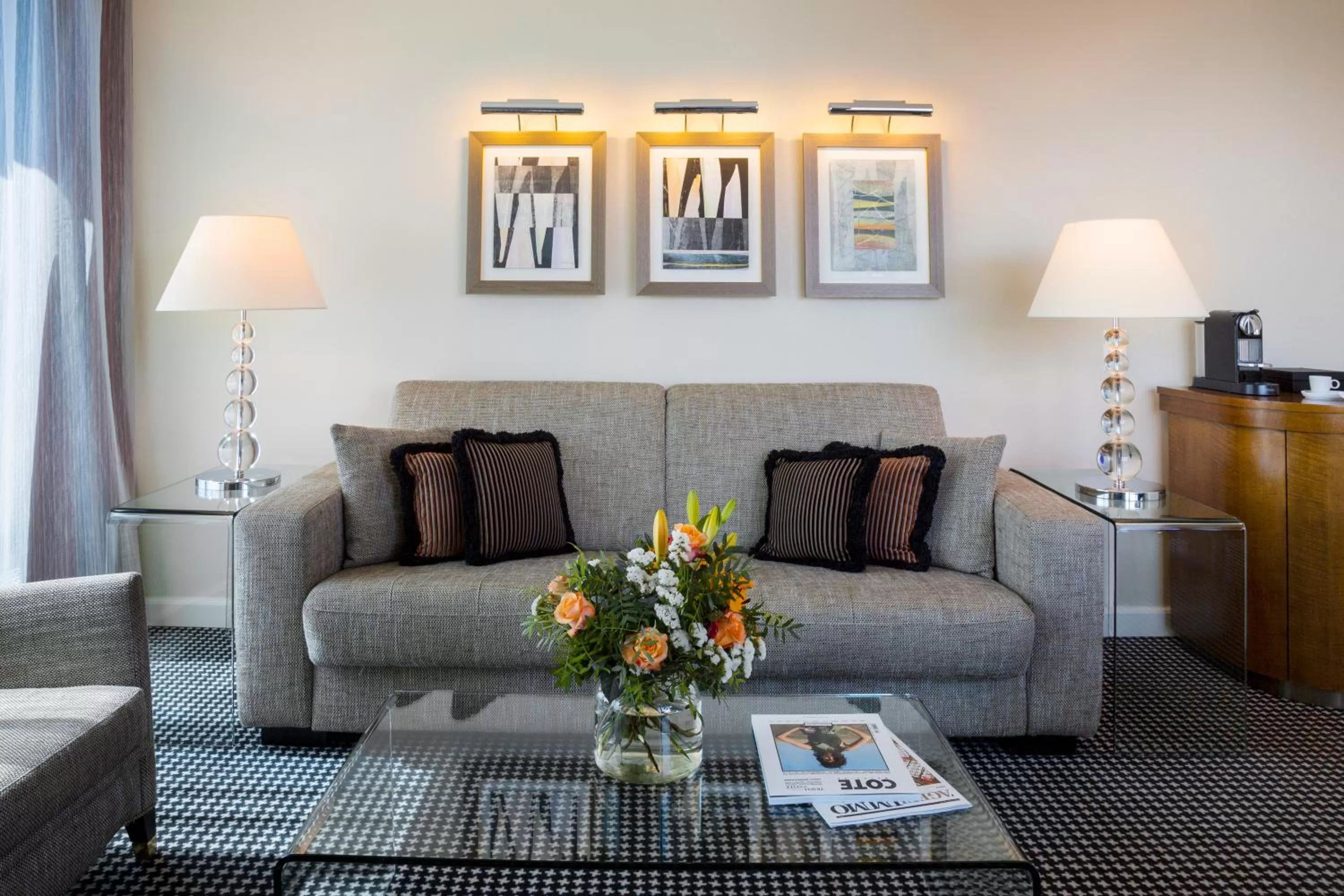 Seating area in Warwick Geneva