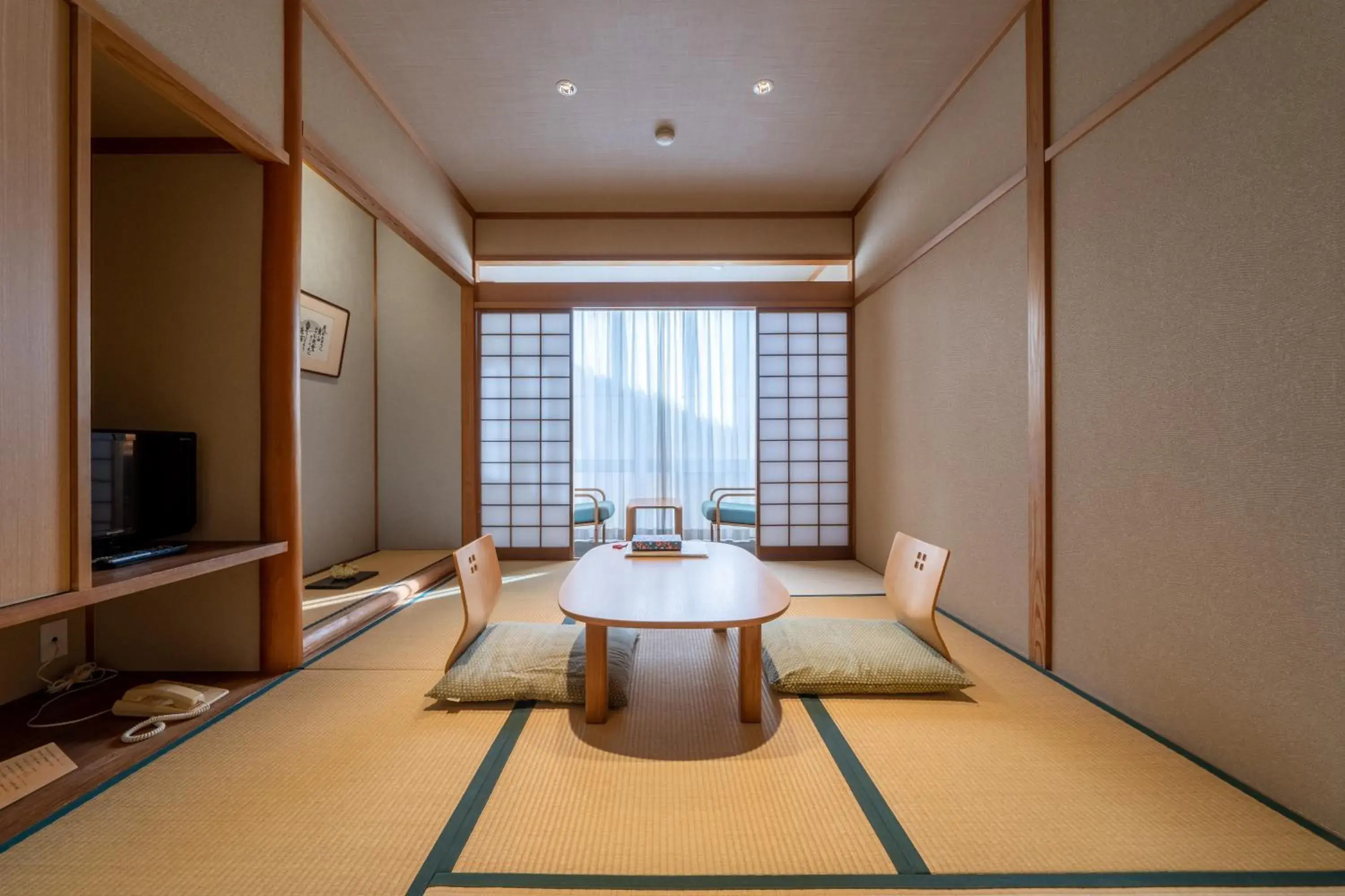 Photo of the whole room, Seating Area in Ryokan Ryokufuso
