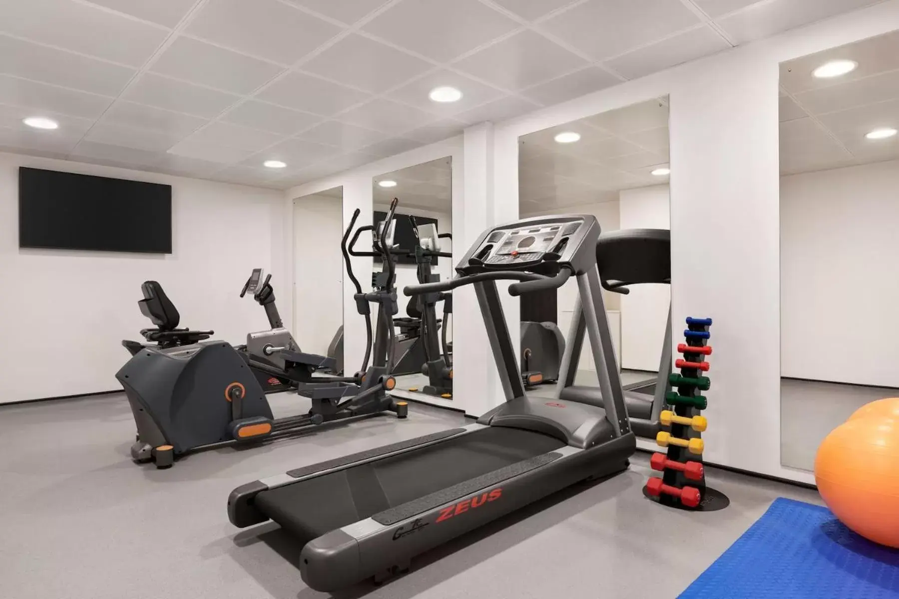 Fitness centre/facilities, Fitness Center/Facilities in Ramada by Wyndham Cobham