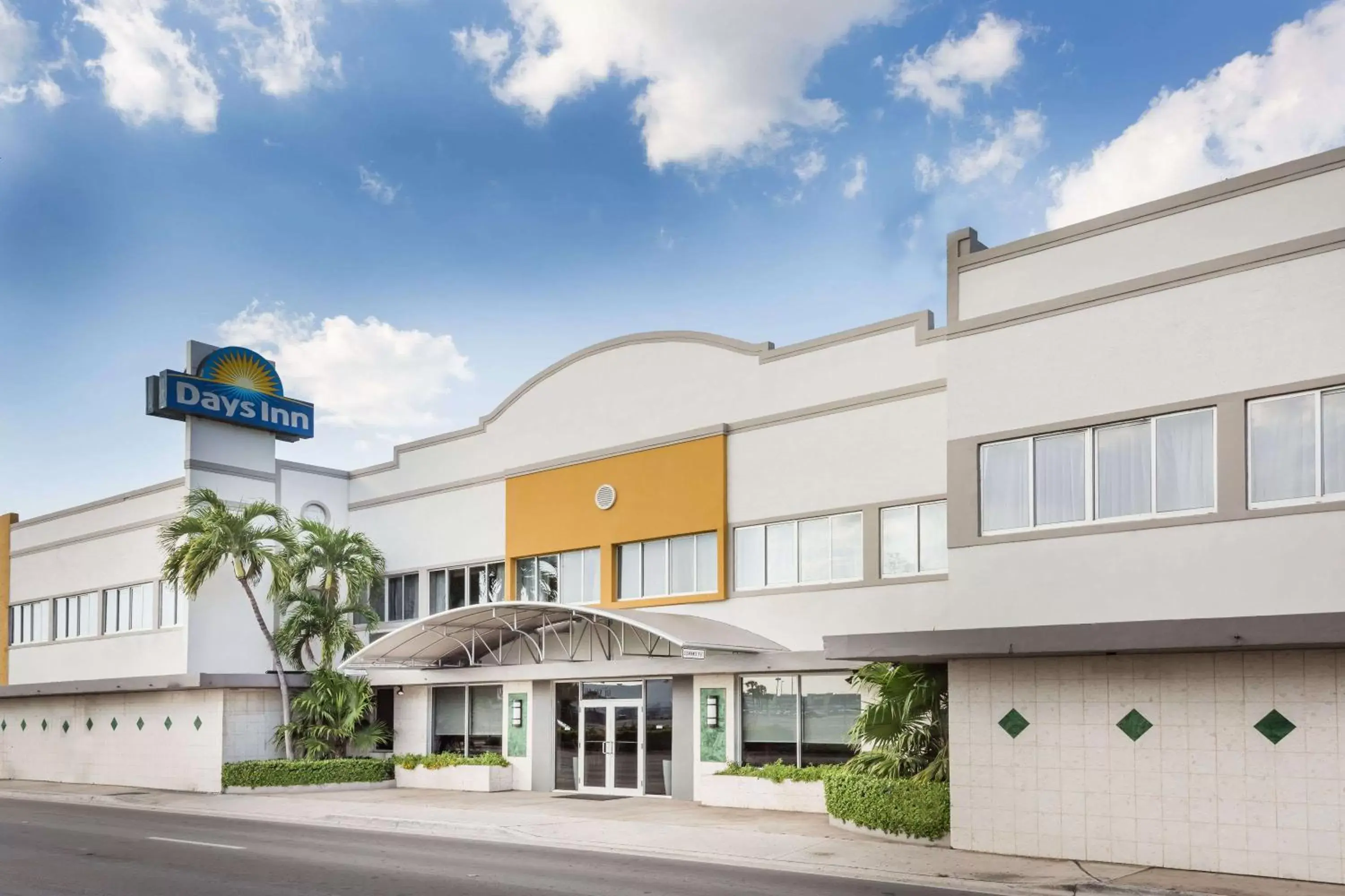 Facade/entrance, Property Building in Days Inn by Wyndham Miami Airport North