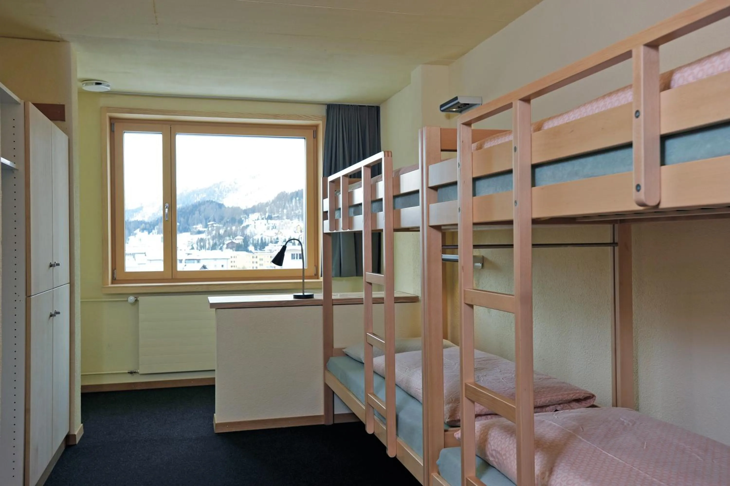 Photo of the whole room, Bed in St. Moritz Youth Hostel