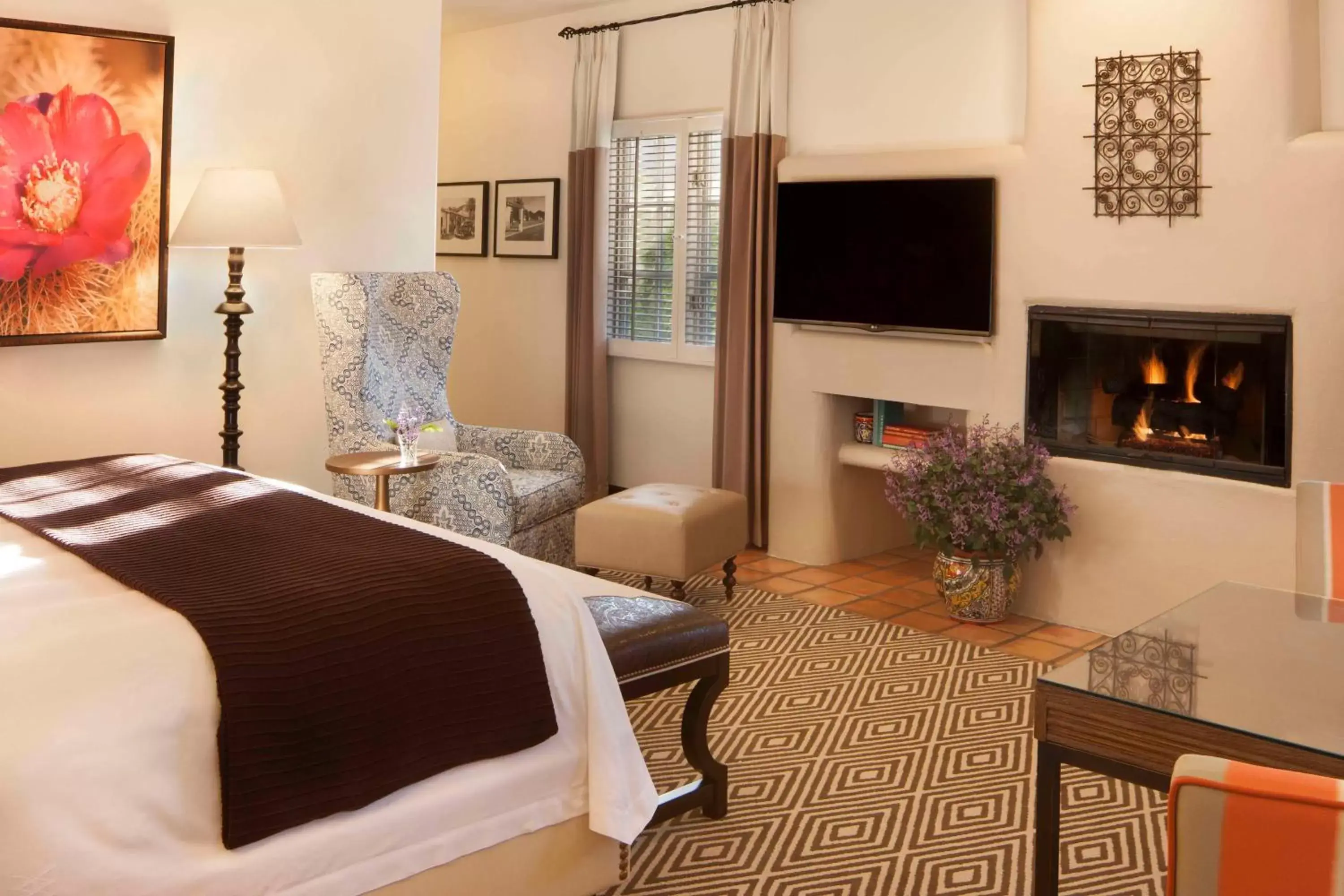 Bed, Seating Area in La Quinta Resort & Club, Curio Collection