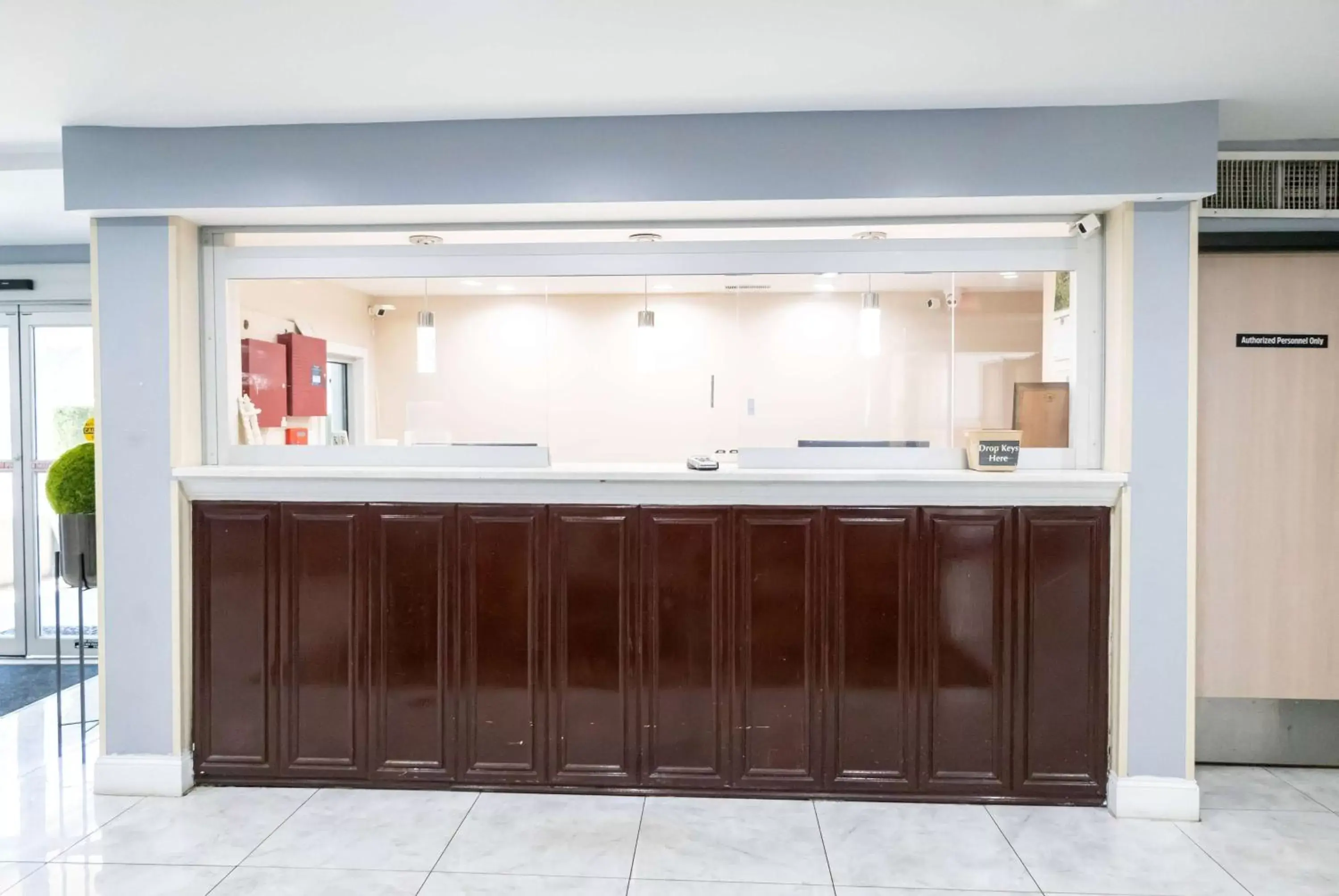 Lobby or reception, Kitchen/Kitchenette in Days Inn by Wyndham College Park Atlanta Airport South